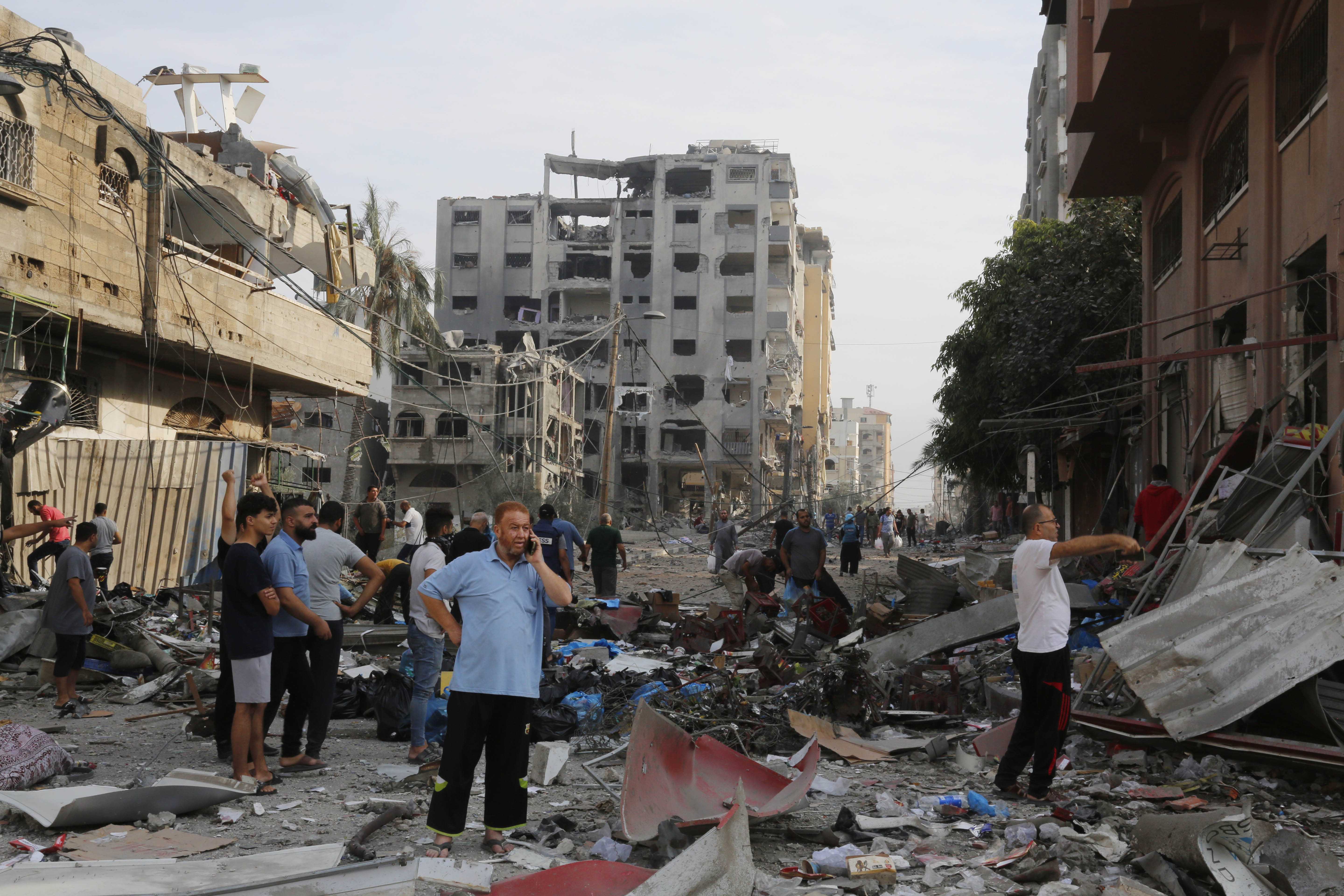 AA 20231011 32370825 32370784 ISRAILIN GAZZE SERIDINE SALDIRILARI BESINCI GUNUNDE DE SURUYOR