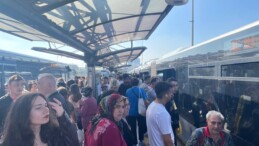 Metrobüs Bozuldu! Bahçelievler’de Trafik Kilitlendi!
