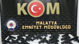 Malatya’da Otomobilde Ruhsatsız 20 Tabanca Ele Geçirildi!