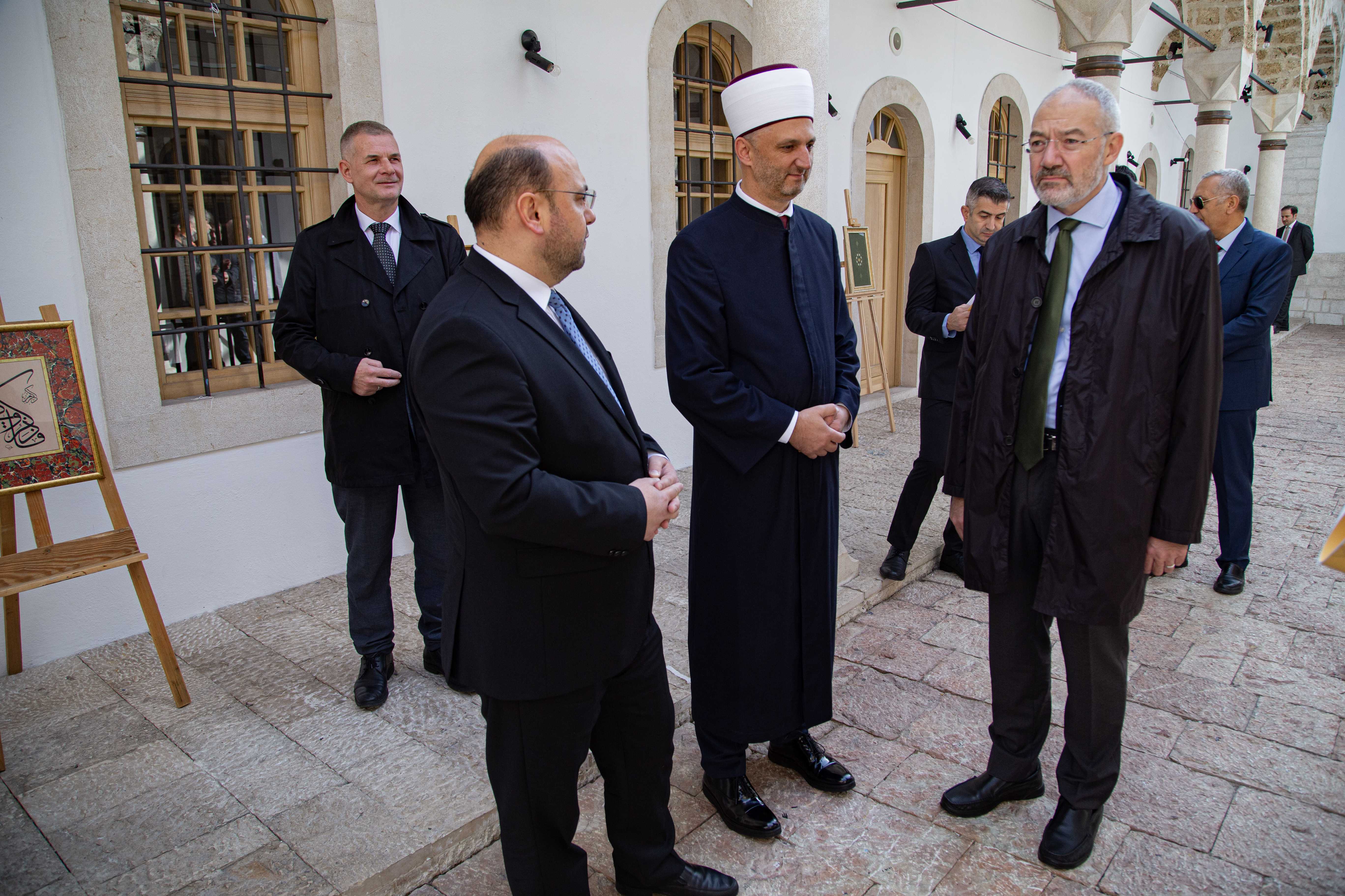 Saraybosna'da "Geleneksel Türk Sanatları Sergisi" Açıldı 1 AA 20231016 32421790 32421780 BOSNA HERSEKIN BASKENTI SARAYBOSNADA GELENEKSEL TURK SANATLARI SERGISI ACILDI