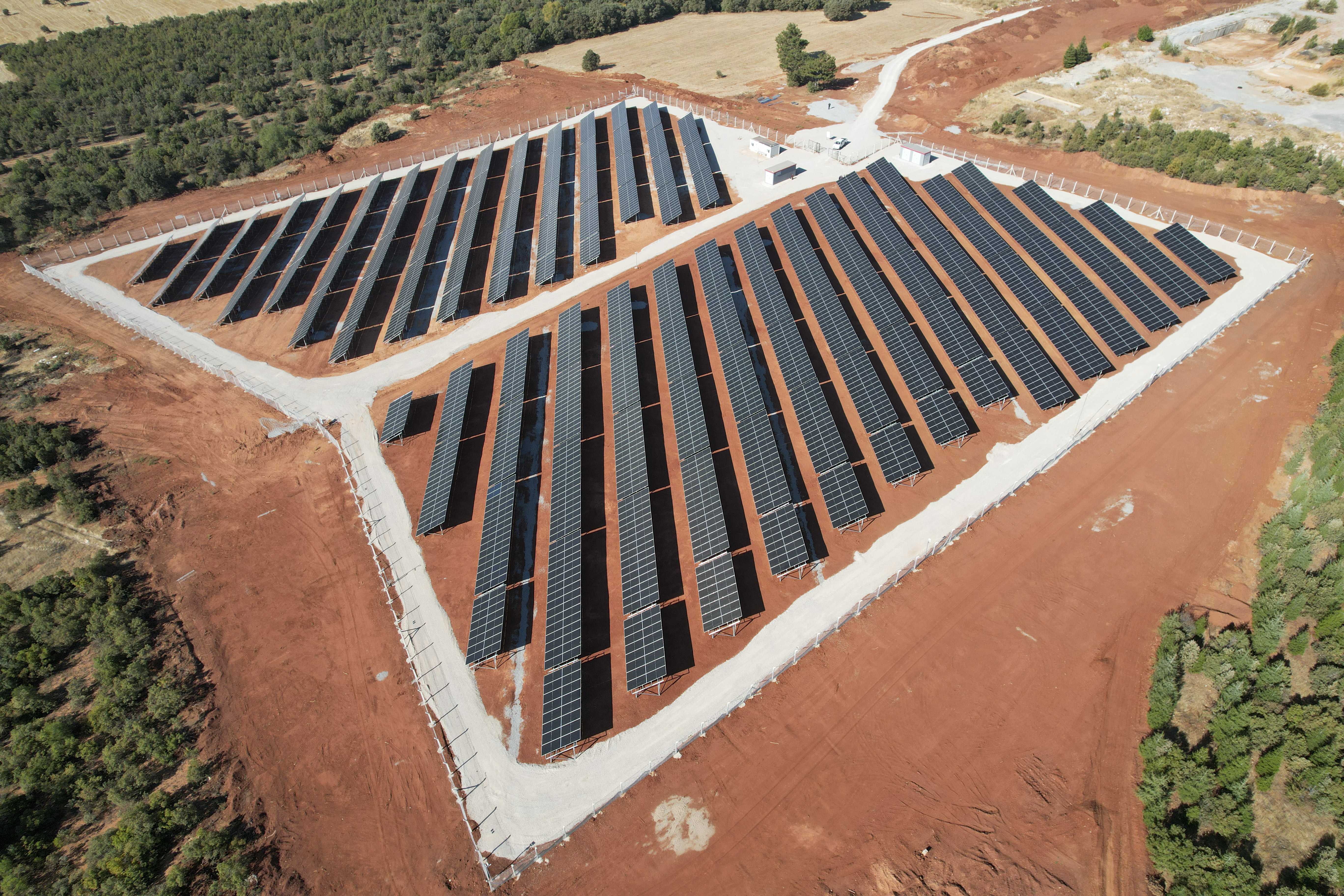 Uşak'ta Güneş Santrali Köy Aydınlatmasını Sağlayacak 1 AA 20231017 32430272 32430261 USAKTA KURULAN GUNES ENERJISI SANTRALI KOYLERIN SOKAK AYDINLATMASINI KARSILAYACAK