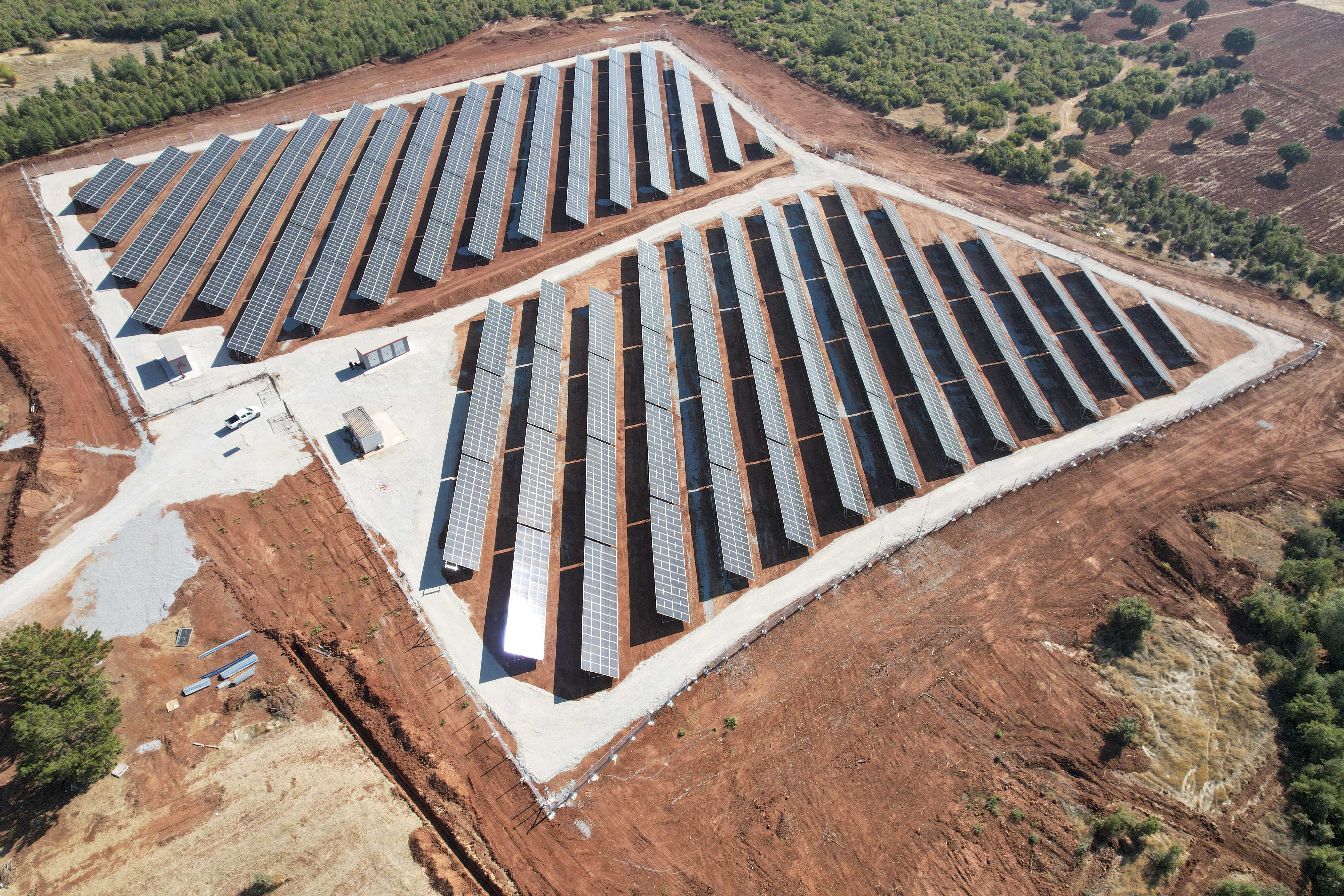 Uşak'ta Güneş Santrali Köy Aydınlatmasını Sağlayacak 4 AA 20231017 32430272 32430263 USAKTA KURULAN GUNES ENERJISI SANTRALI KOYLERIN SOKAK AYDINLATMASINI KARSILAYACAK