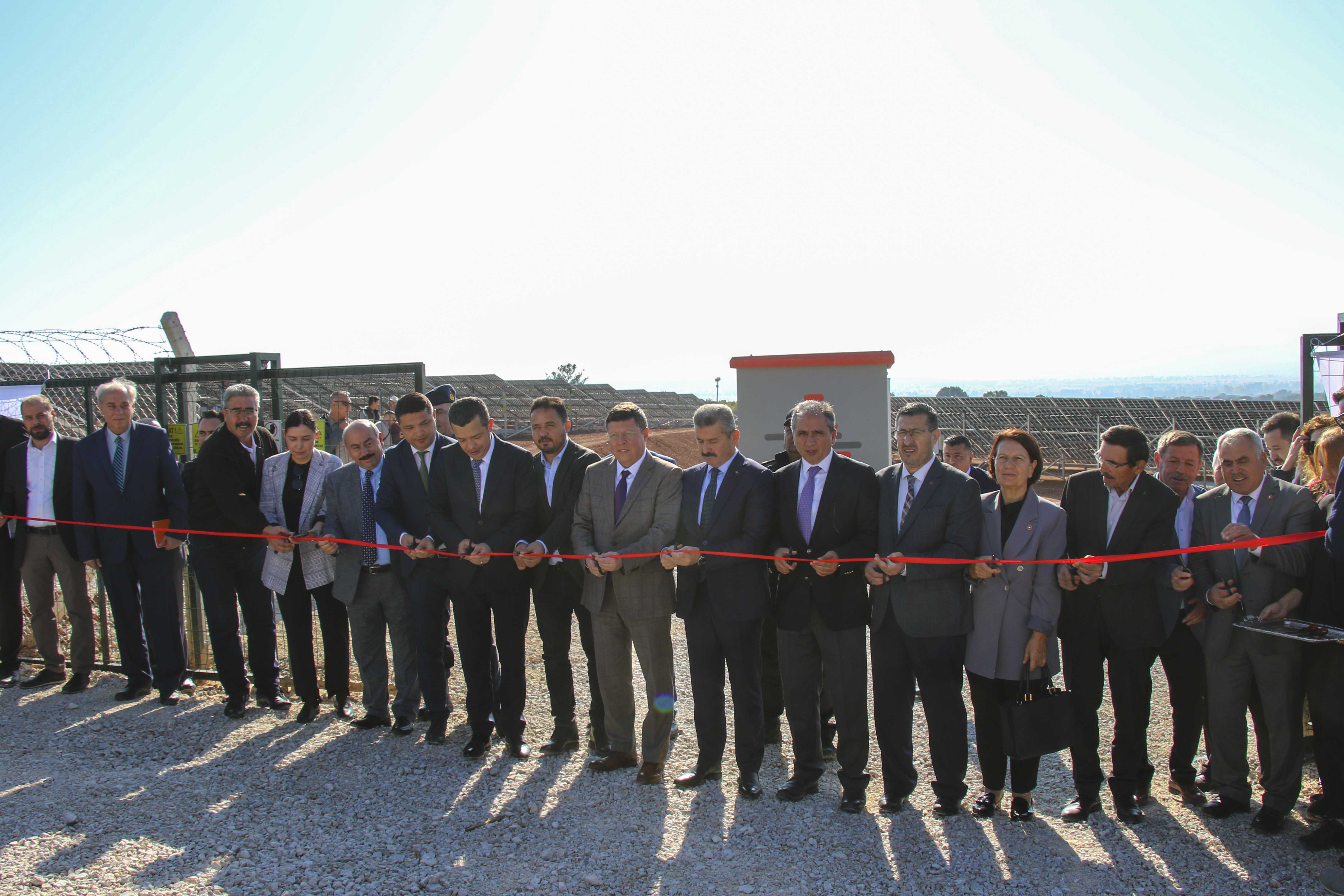 Uşak'ta Güneş Santrali Köy Aydınlatmasını Sağlayacak 2 AA 20231017 32430272 32430270 USAKTA KURULAN GUNES ENERJISI SANTRALI KOYLERIN SOKAK AYDINLATMASINI KARSILAYACAK