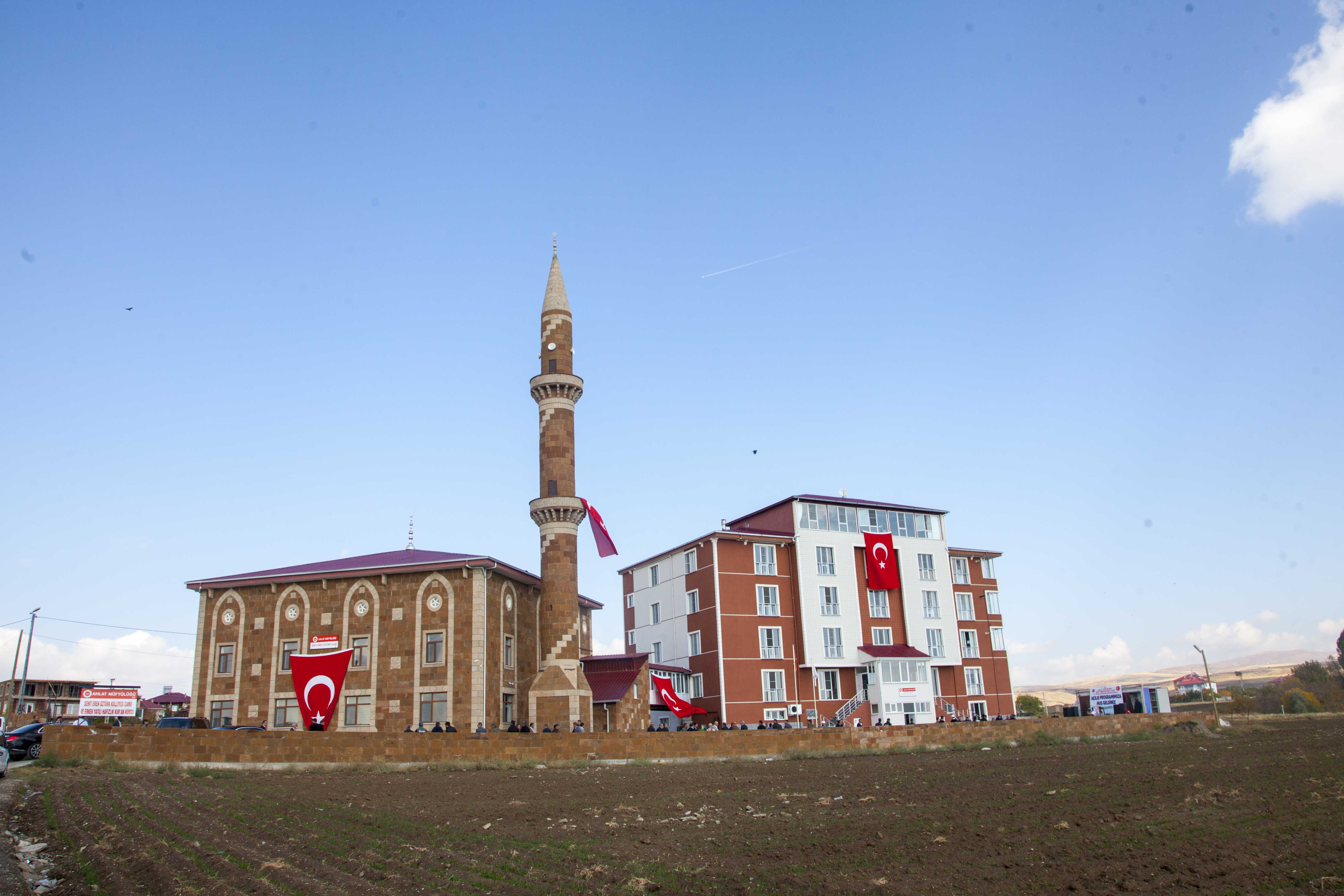 Bitlis'te Şehidin Vasiyeti Gerçekleşti: Cami ve Kur'an Kursu Açıldı 2 AA 20231017 32431740 32431729 BITLISTE SEHIDIN VASIYETI UZERINE YAPTIRILAN CAMI VE KURAN KURSU HIZMETE ACILDI