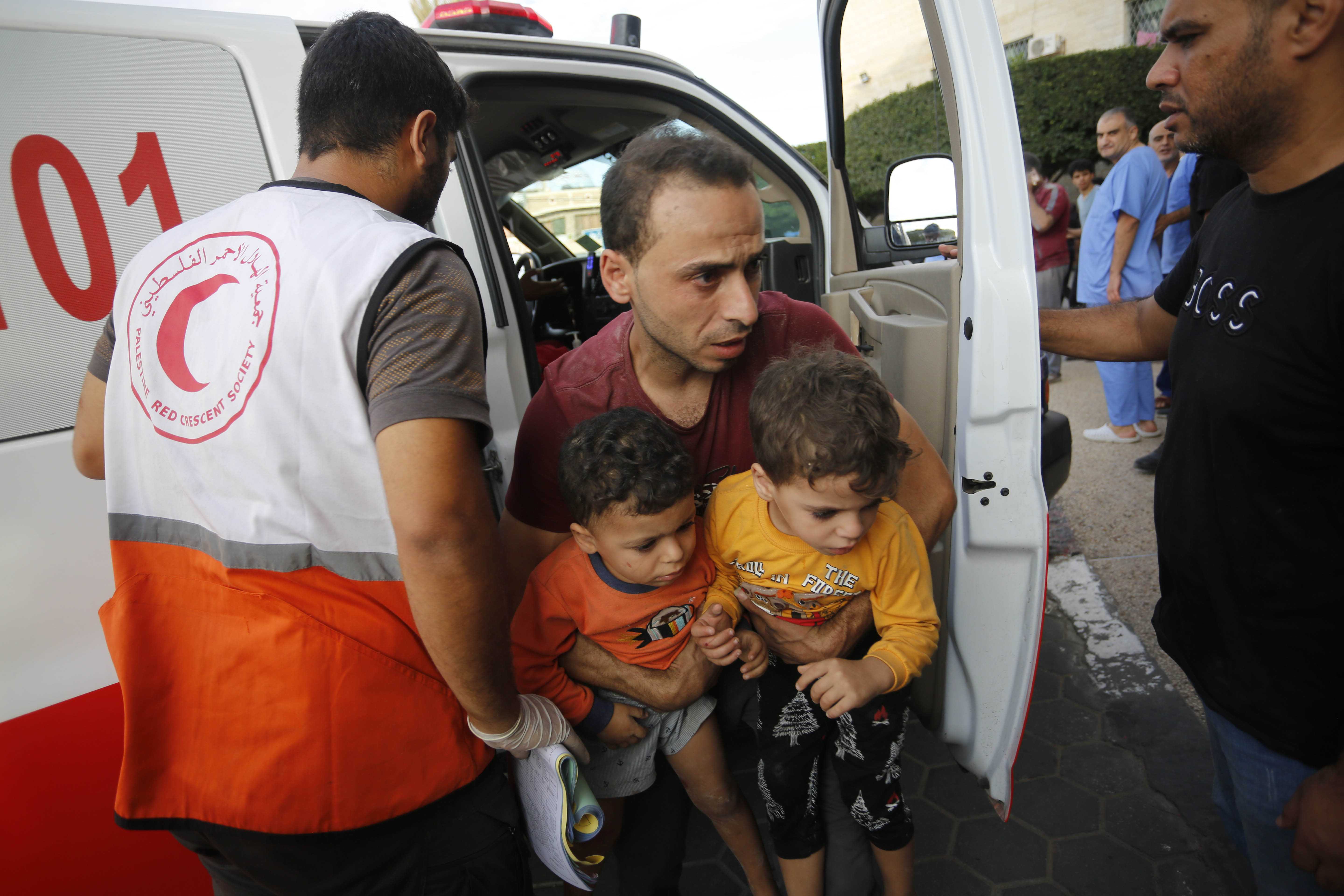 AA 20231017 32432553 32432552 SAVASIN 11INCI GUNUNDE ISRAILIN GAZZEYE SALDIRILARI SURUYOR