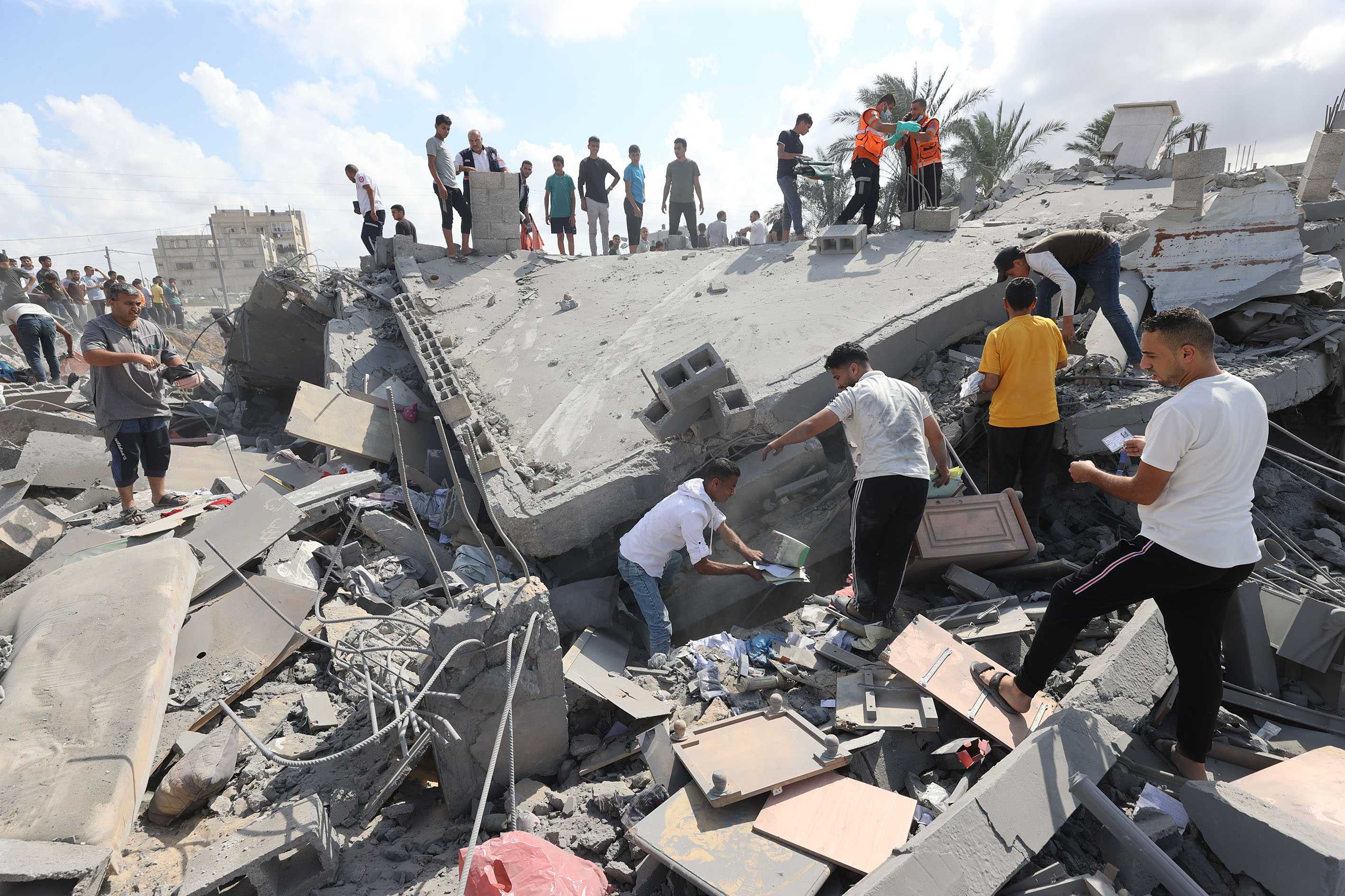 AA 20231018 32441609 32441605 SAVASIN 12INCI GUNUNDE ISRAILIN GAZZEYE SALDIRILARI SURUYOR