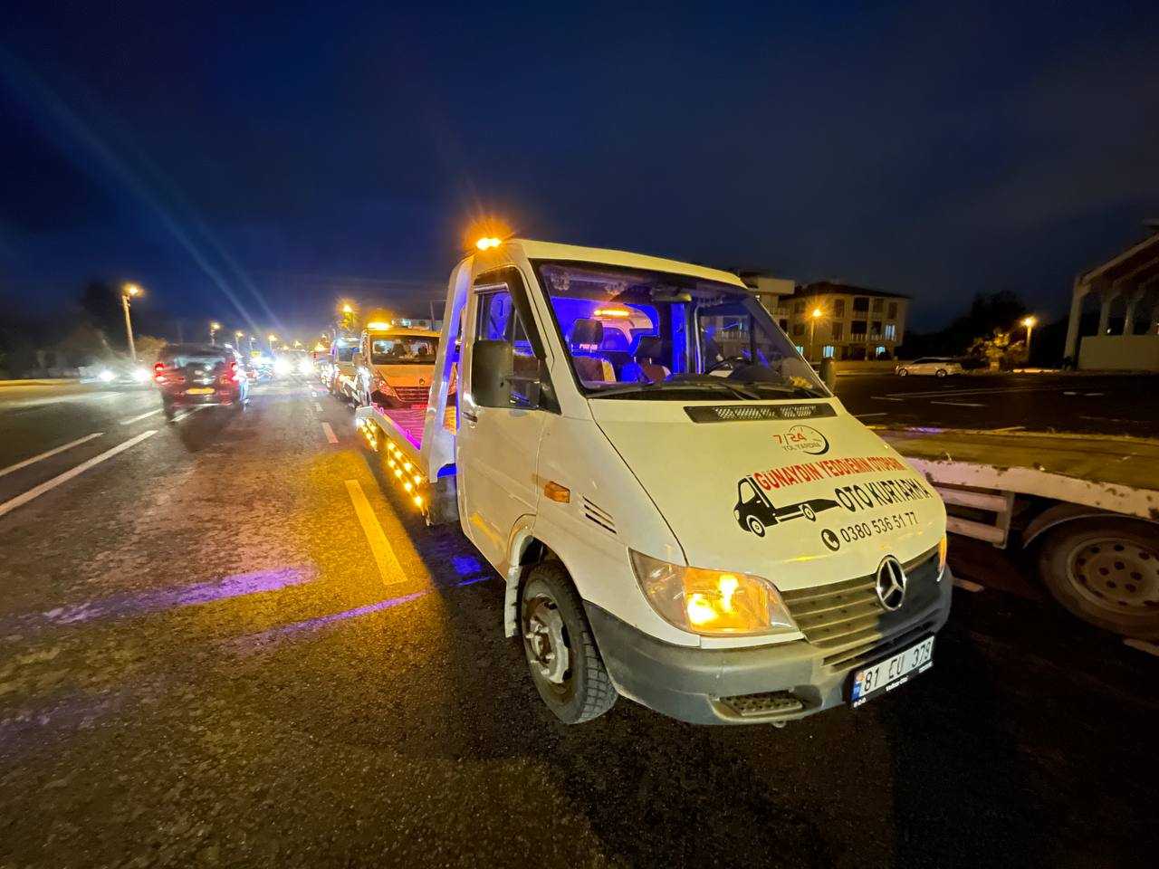 Düzce'nin Çekici Konvoyundan İsrail Protestosu! 1 AA 20231018 32447271 32447267 DUZCEDE CEKICI SURUCULERI SEHIR TURU YAPARAK ISRAILI PROTESTO ETTI