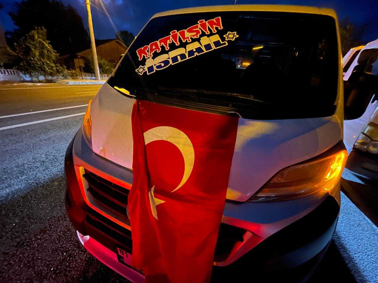 Düzce'nin Çekici Konvoyundan İsrail Protestosu! 3 AA 20231018 32447271 32447269 DUZCEDE CEKICI SURUCULERI SEHIR TURU YAPARAK ISRAILI PROTESTO ETTI