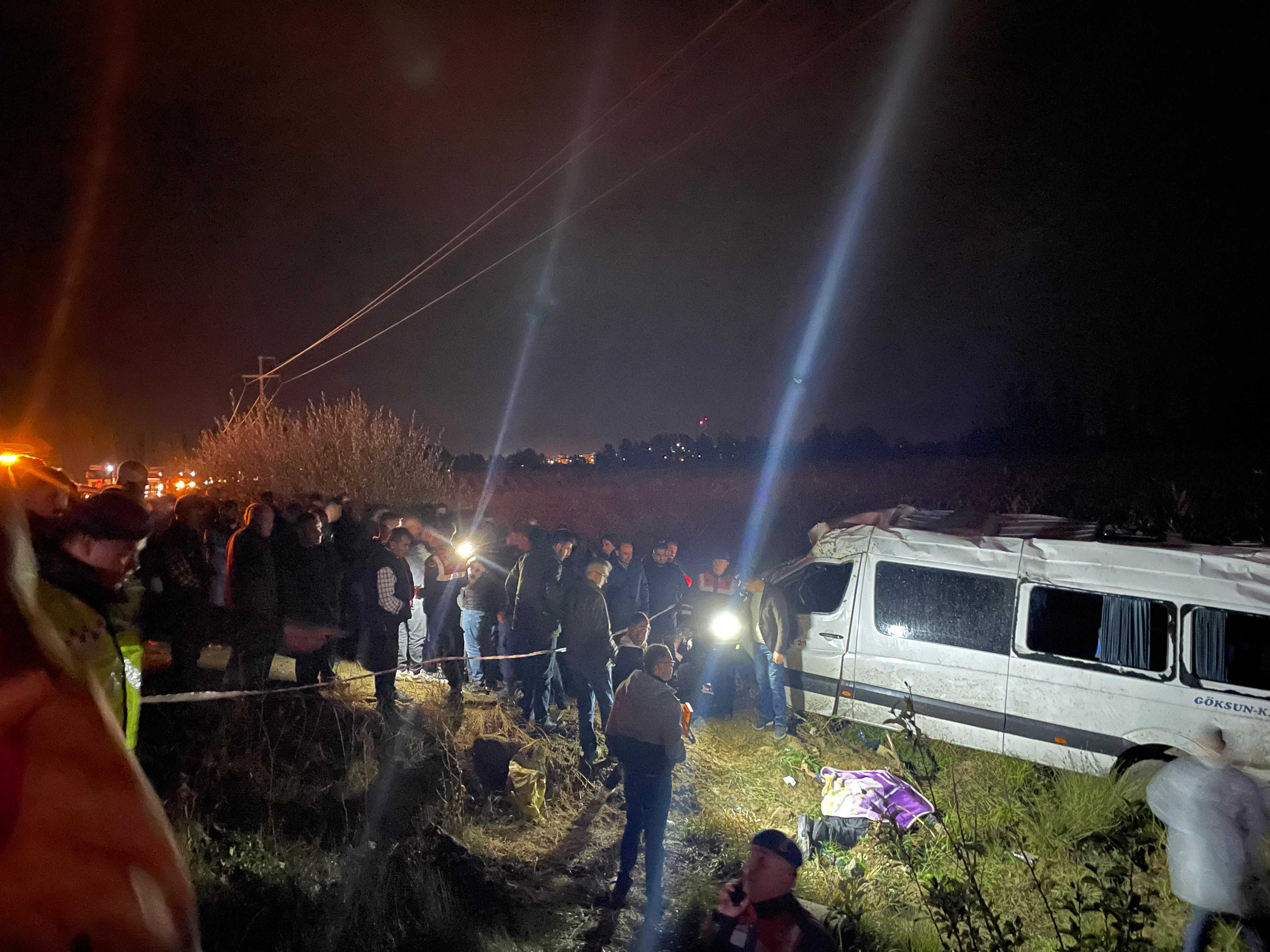 Kahramanmaraş'ta Minibüs Şarampole Devrildi! 1 Ölü 10 Yaralı 1 AA 20231018 32447585 32447584 KAHRAMANMARASTA YOLCU MINIBUSUNUN DEVRILMESI SONUCU 1 KISI OLDU 10 KISI YARALANDI