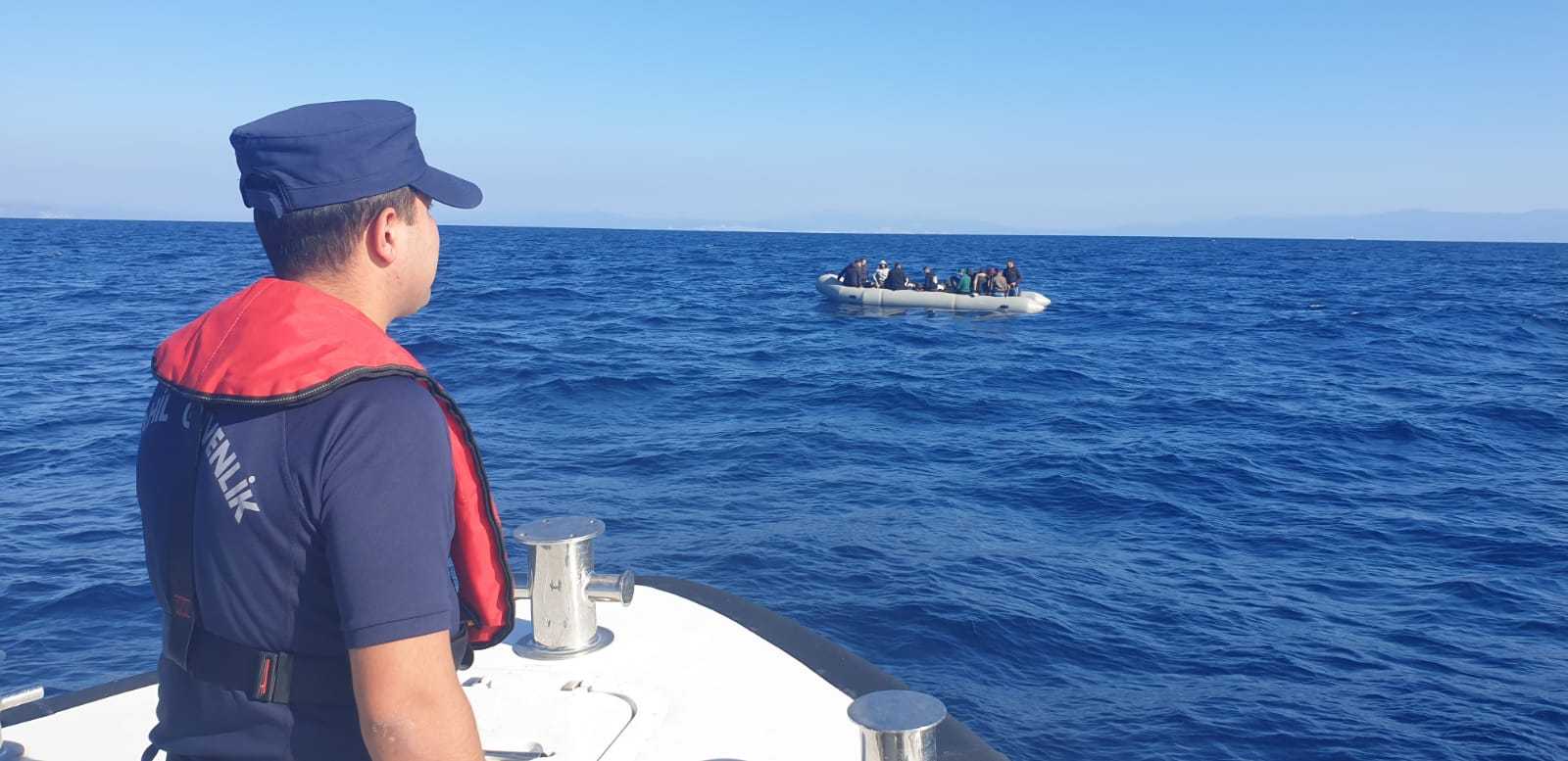 İzmir Açıklarında 103 Düzensiz Göçmen Yakalandı 1 AA 20231018 32449233 32449232 IZMIR ACIKLARINDA 78 DUZENSIZ GOCMEN KURTARILDI 103 GOCMEN YAKALANDI