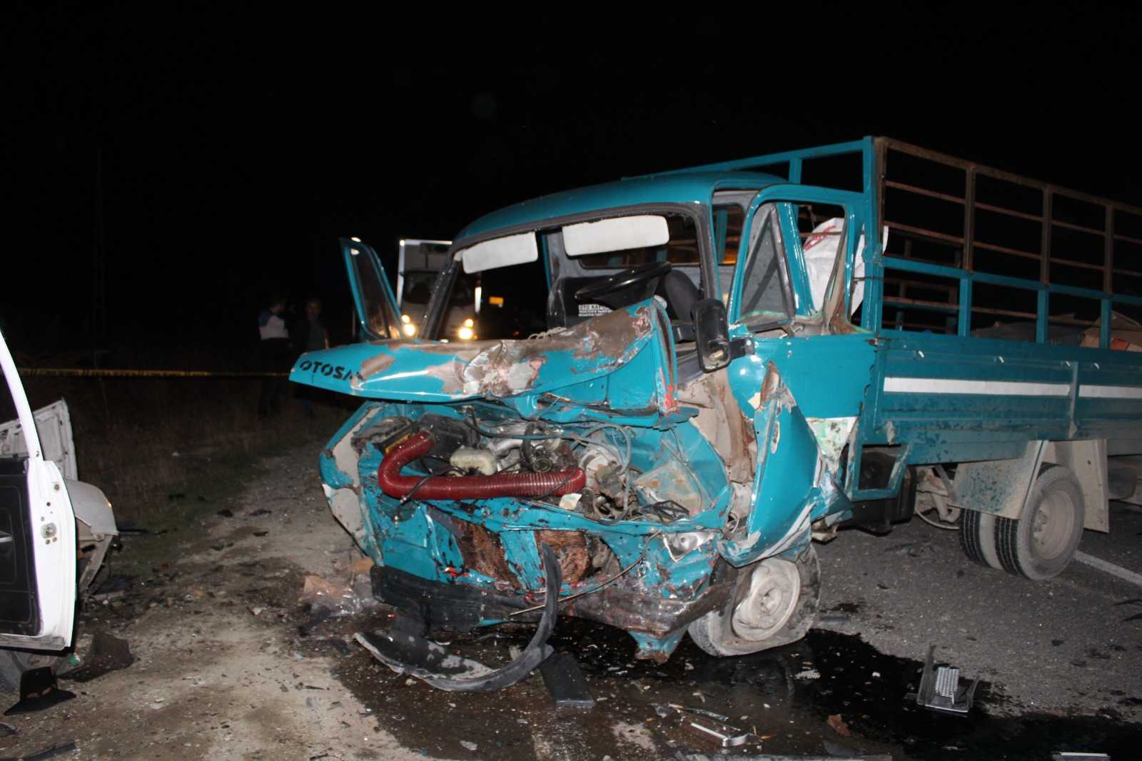 Sakarya'da Korkunç Kaza: Baba ve Oğul Hayatını Kaybetti! 3 AA 20231019 32459286 32459284 SAKARYADA TRAFIK KAZASINDA BABA VE OGLU OLDU 3 KISI YARALANDI