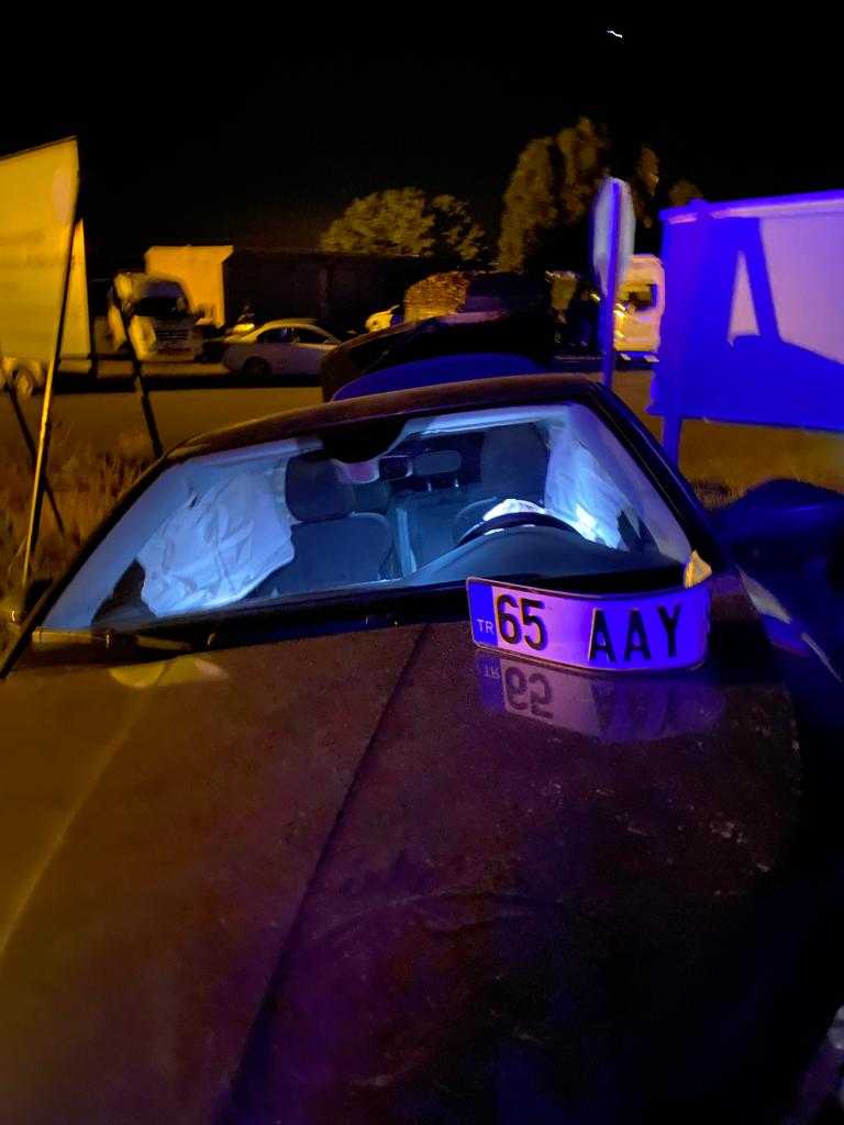 Van'da Korkutan Trafik Kazası: 3'ü Çocuk 10 Yaralı! 1 AA 20231022 32487881 32487879 VANDA IKI OTOMOBILIN CARPISTIGI KAZADA 10 KISI YARALANDI