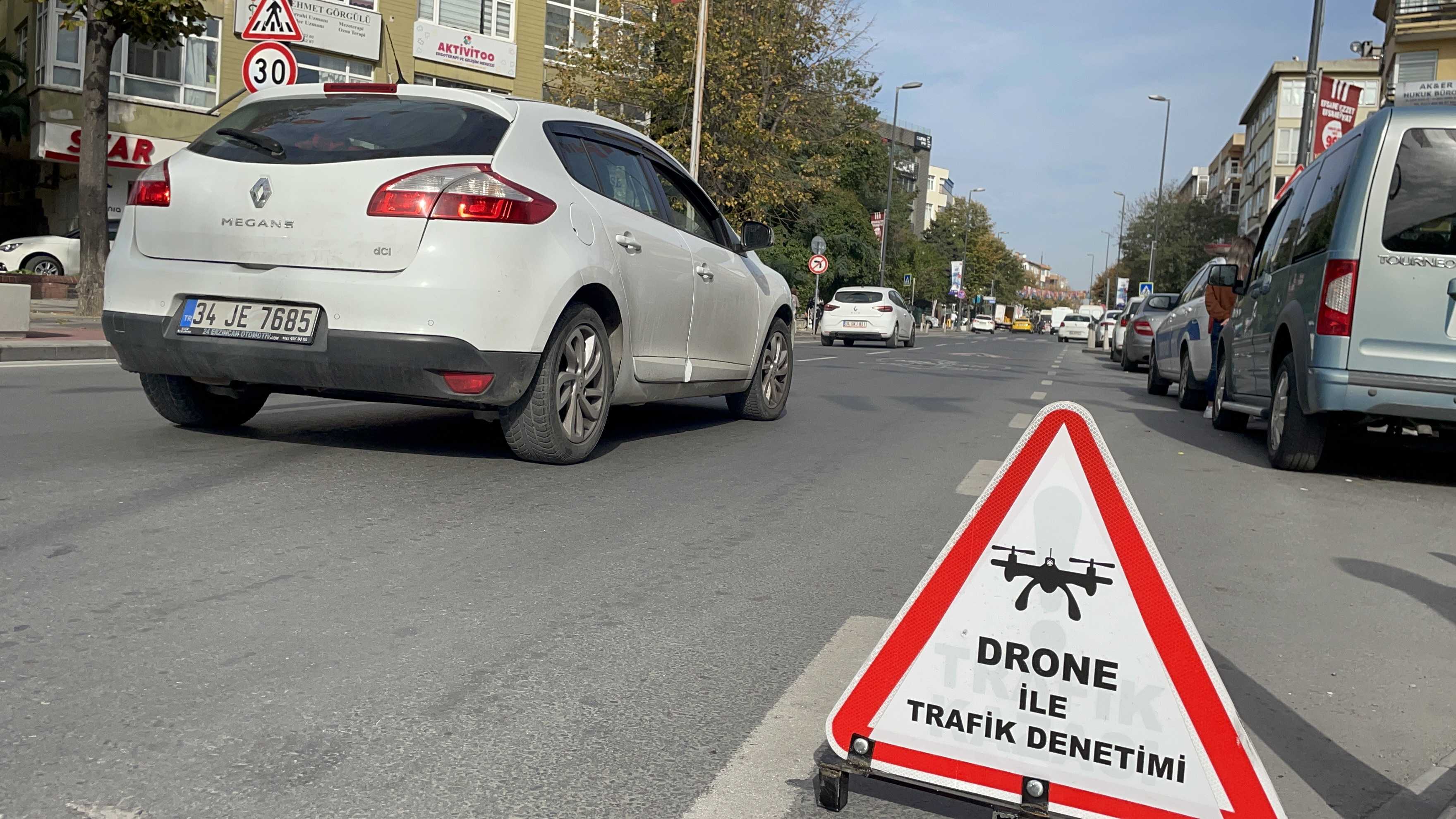 Bakırköy'de Yayalara Yol Vermeyen Sürücülere Ağır Ceza! 2 AA 20231023 32492406 32492402 BAKIRKOYDE TRAFIK DENETIMINDE 5 SURUCUYE 10 BIN 846 TL CEZAI ISLEM UYGULANDI