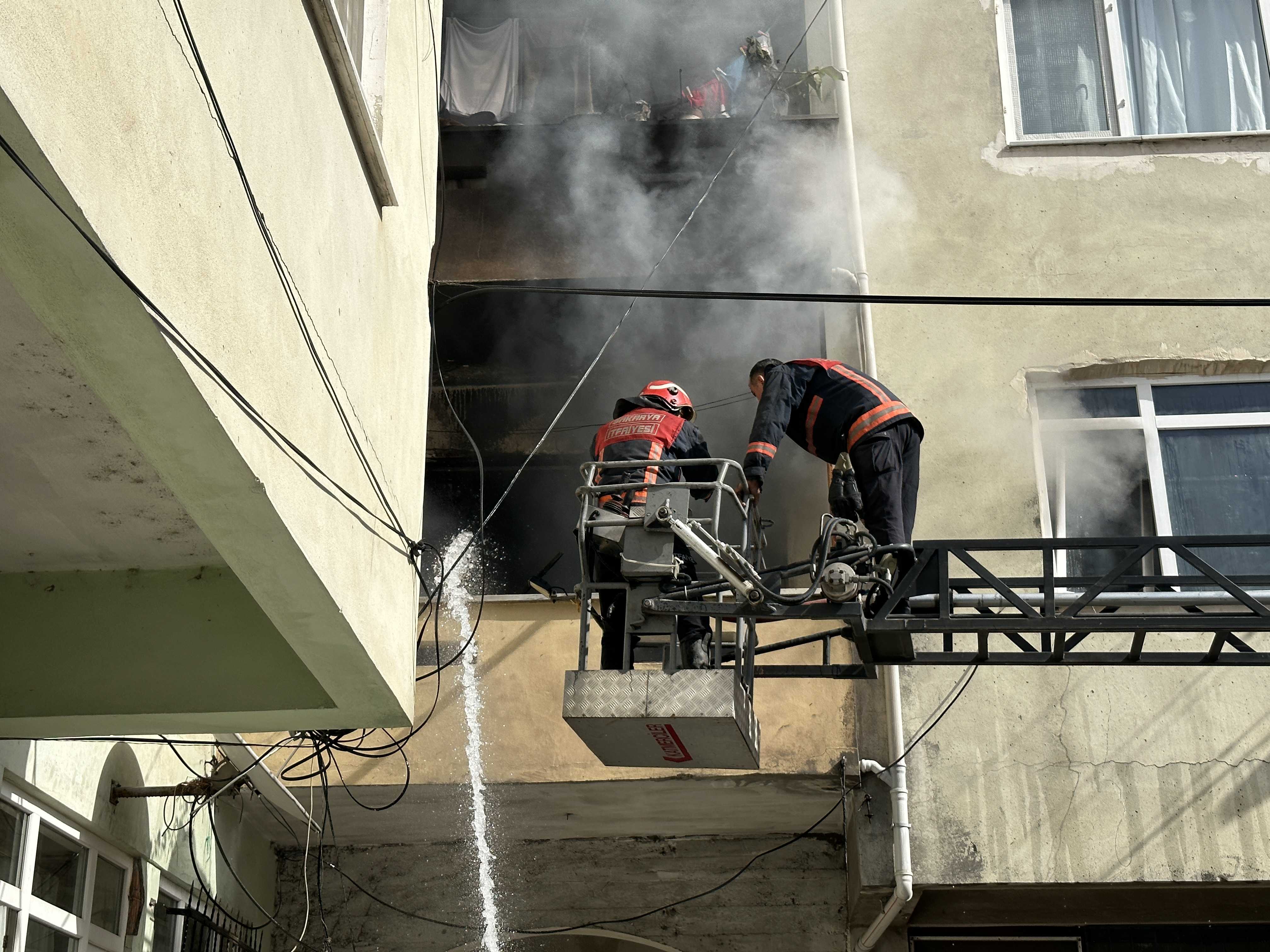 Sakarya Akyazı'da Korkutan Yangın: Bir Ev Kullanılamaz Hale Geldi! 3 AA 20231023 32495787 32495783 SAKARYADA YANGIN CIKAN EV KULLANILMAZ HALE GELDI