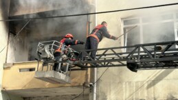 Sakarya Akyazı’da Korkutan Yangın: Bir Ev Kullanılamaz Hale Geldi!