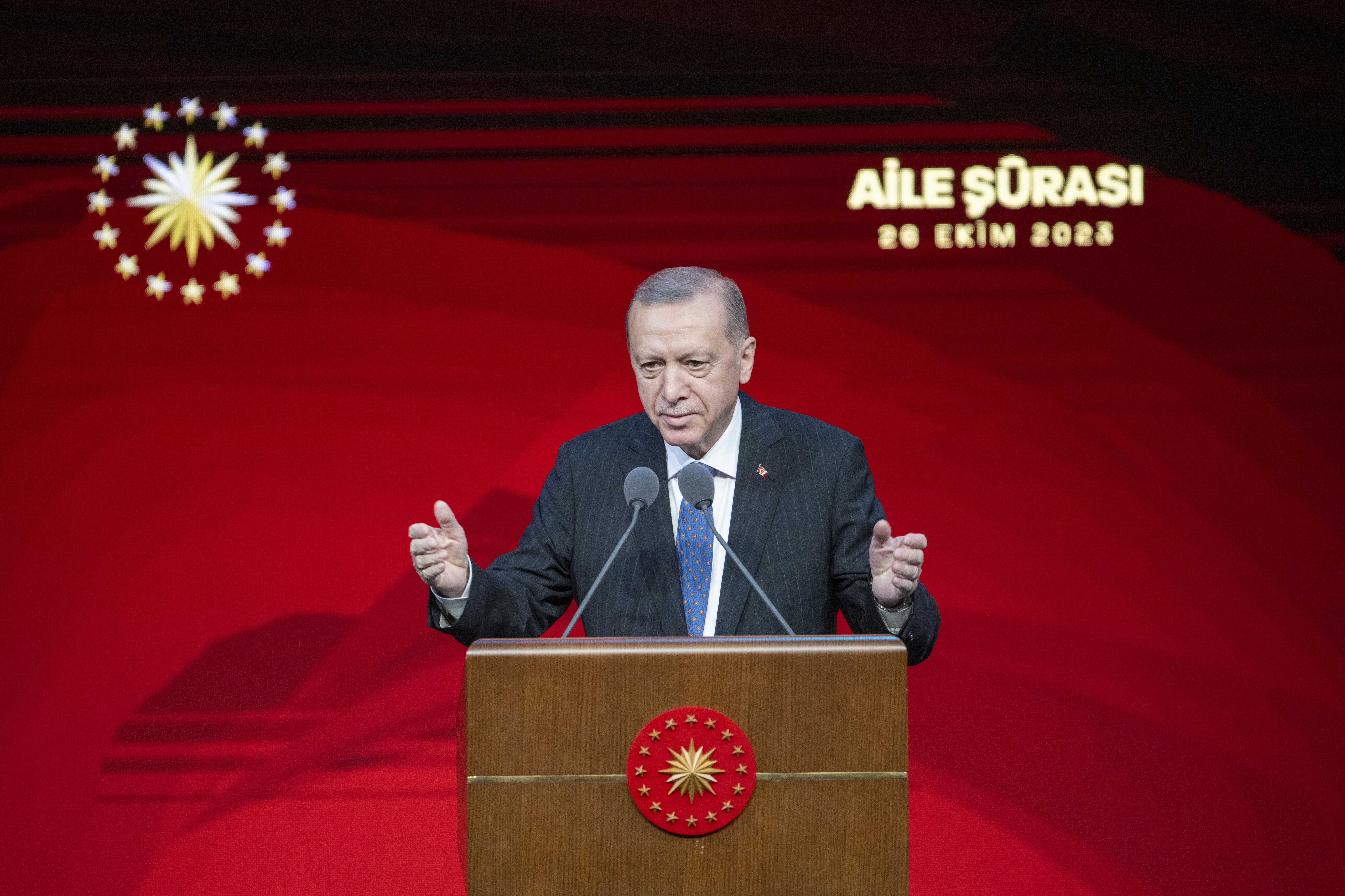 Erdoğan'dan Batı'ya Gazze Tepkisi: "Daha Kaç Çocuk Ölmeli?" 5 AA 20231026 32525400 32525396 CUMHURBASKANI ERDOGAN 8 AILE SURASINA KATILDI