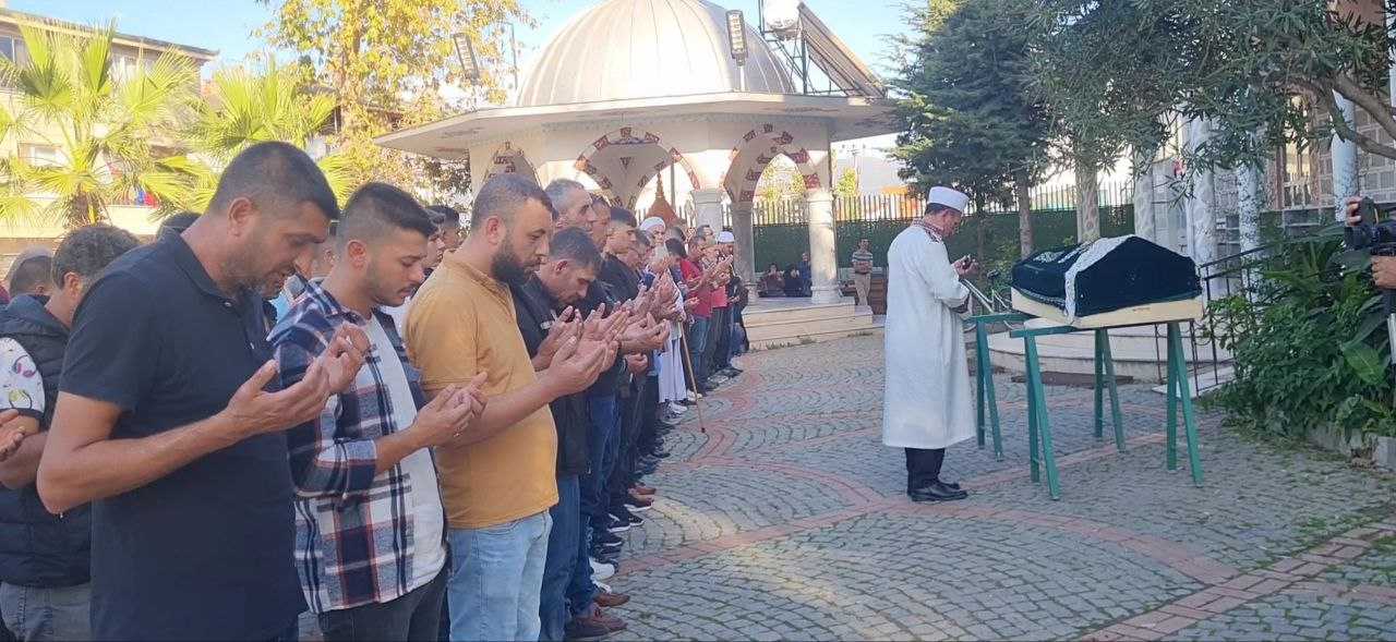 Müge Anlı Programında Yeni Bomba: 'Nazmiye İçin Şok İddia!' 3 AA 20231028 32552164 32552163 BURSADA KAYBOLDUKTAN 47 GUN SONRA OLU BULUNAN KADININ CENAZESI TOPRAGA VERILDI