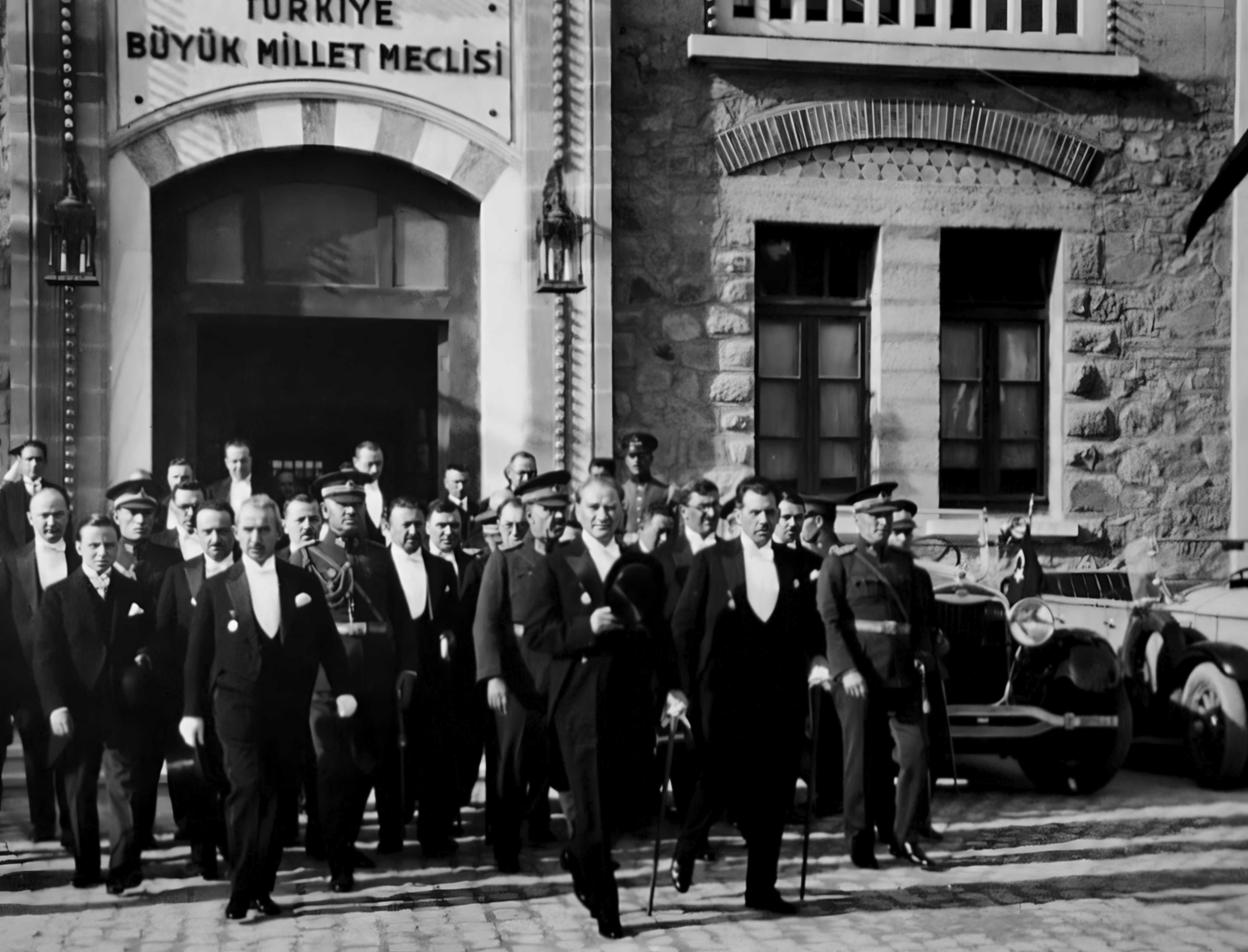 Ali Yerlikaya'nın 29 Ekim Paylaşımı Sosyal Medyada Gündem Oldu 2 AA 20231029 32557815 32557789 100 FOTOGRAFLA ATATURK KOLEKSIYONU 4