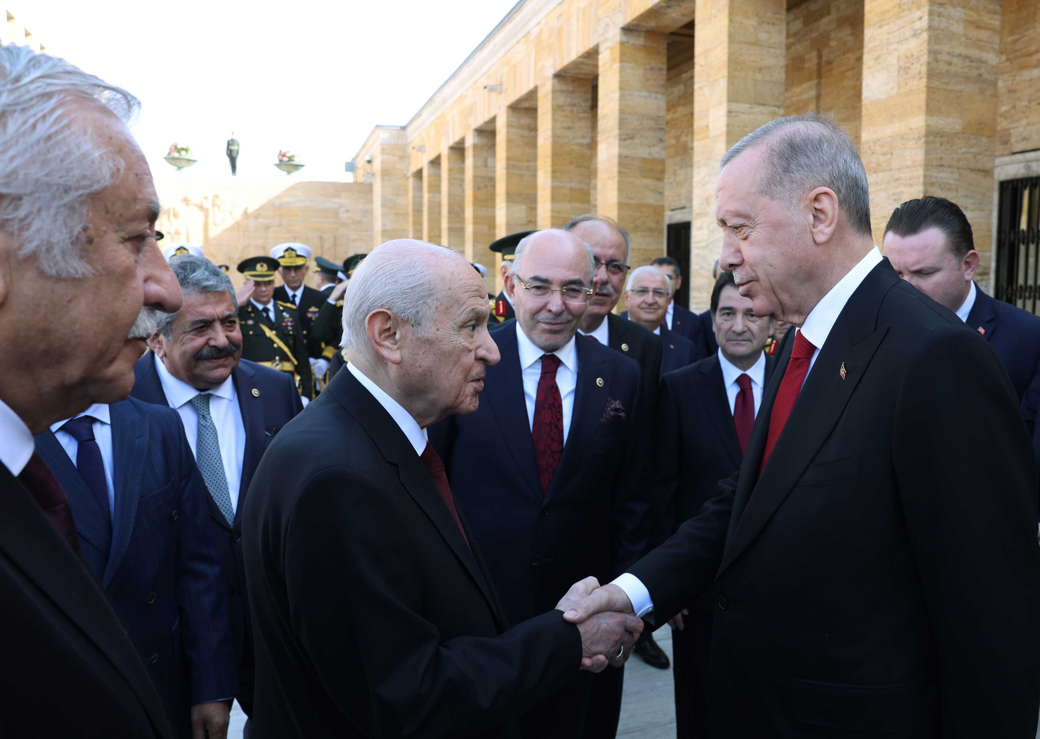 Cumhuriyet'in 100. Yılında Cumhurbaşkanı Erdoğan ve Devlet Erkanı Anıtkabir'de 12 AA 20231029 32558105 32558100 CUMHURBASKANI ERDOGAN BASKANLIGINDAKI DEVLET ERKANI ANITKABIRI ZIYARET ETTI