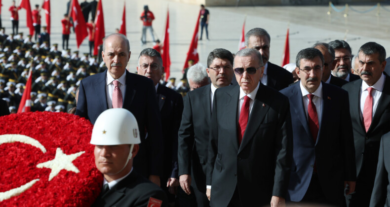 Cumhuriyet’in 100. Yılında Cumhurbaşkanı Erdoğan ve Devlet Erkanı Anıtkabir’de