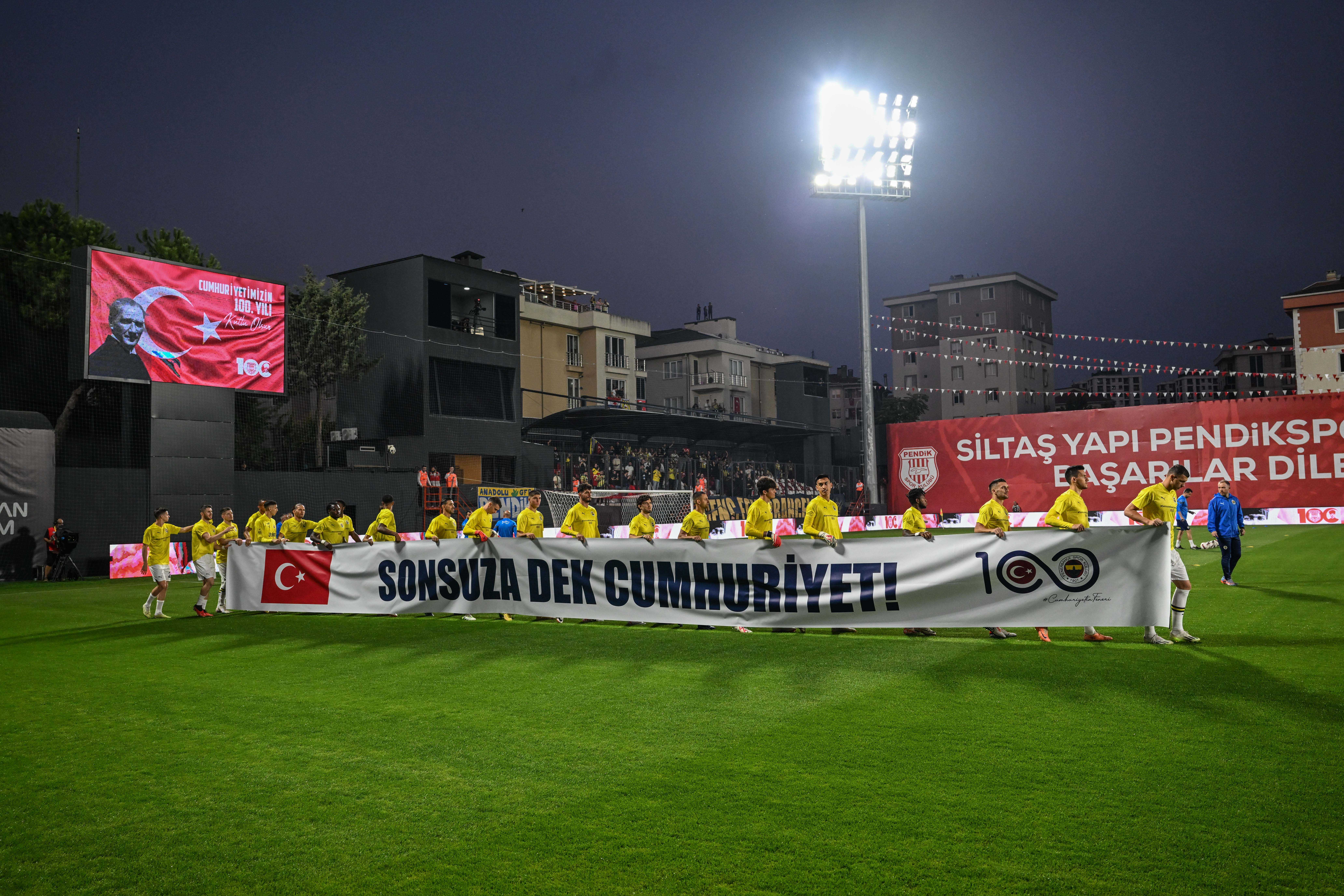Dzeko'nun Hat-Trick Şovu: Fenerbahçe, Pendikspor'u 5-0 Yendi! 1 AA 20231029 32566252 32566248 FENERBAHCE SILTAS YAPI PENDIKSPOR