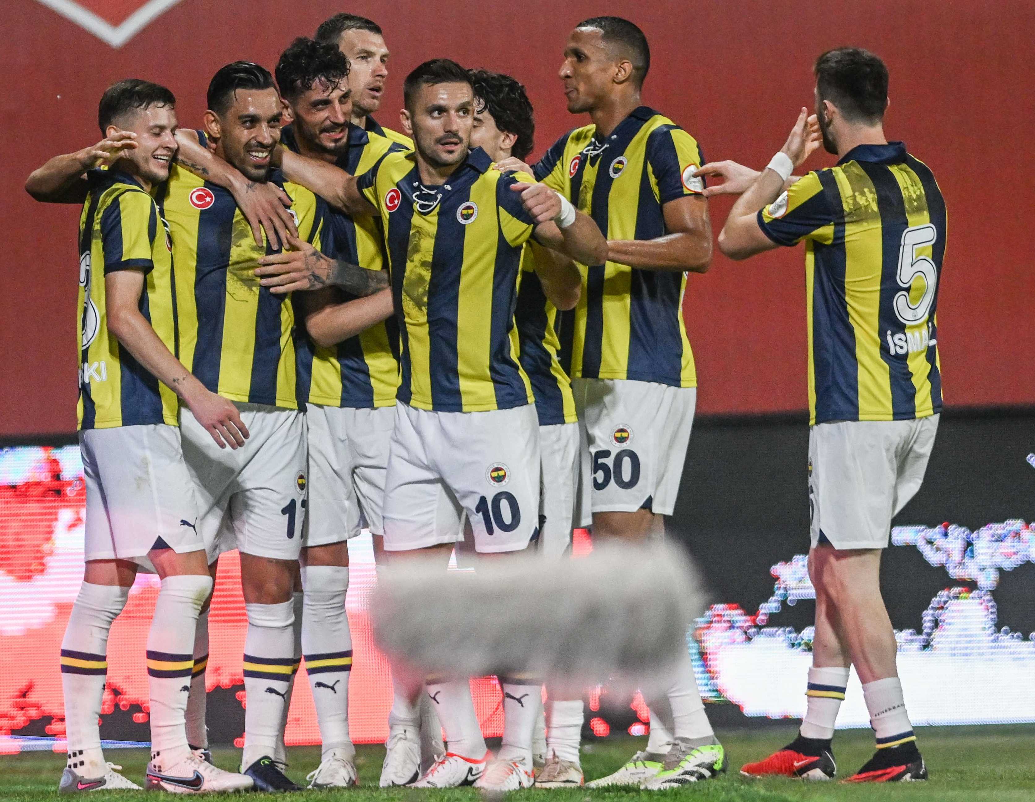 Dzeko'nun Hat-Trick Şovu: Fenerbahçe, Pendikspor'u 5-0 Yendi! 3 AA 20231029 32567745 32567742 SILTAS YAPI PENDIKSPOR FENERBAHCE