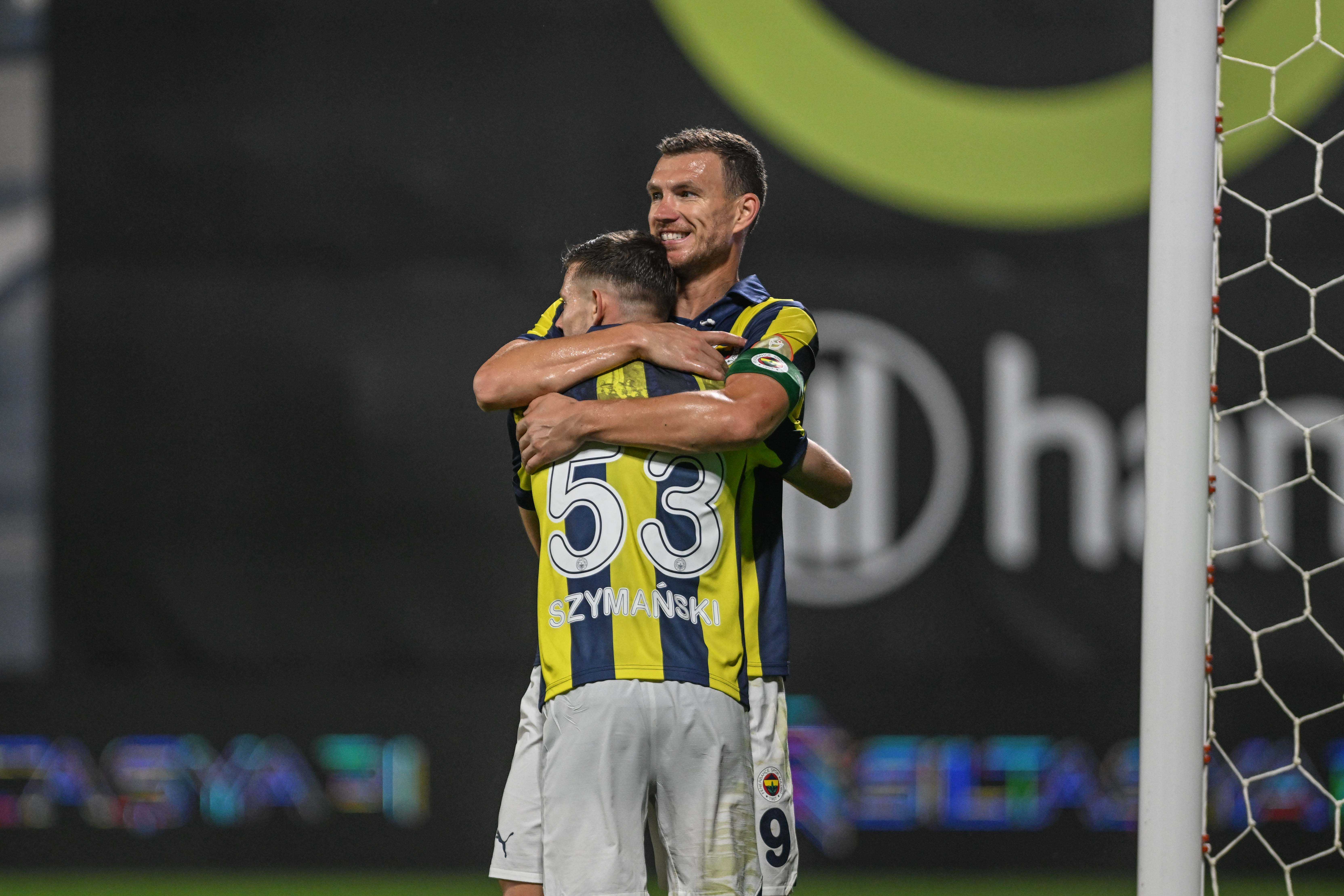Dzeko'dan Hat-trick; Fenerbahçe'den Icardi'ye Gönderme 1 AA 20231029 32568155 32568150 SILTAS YAPI PENDIKSPOR FENERBAHCE 1