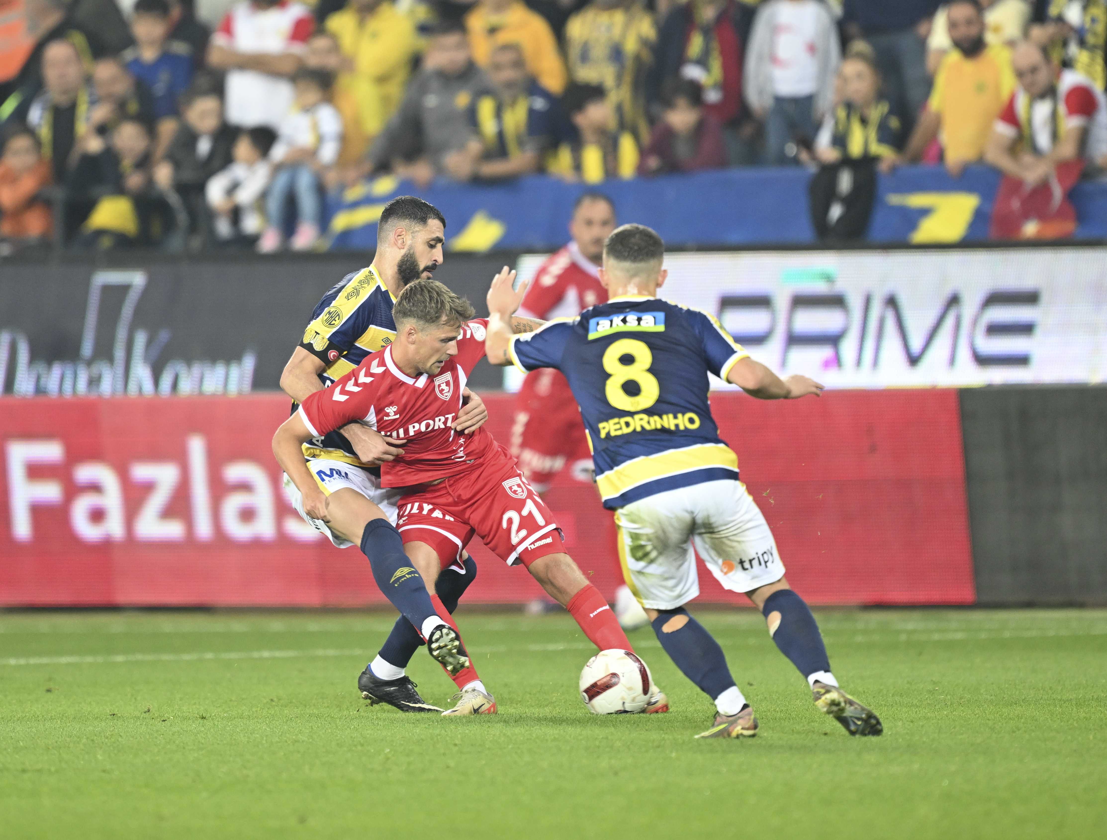 Ankaragücü, Samsunspor'a İkinci Yarı Şovuyla Geçti: 2-0 2 AA 20231029 32568847 32568829 MKE ANKARAGUCUYILPORT SAMSUNSPOR