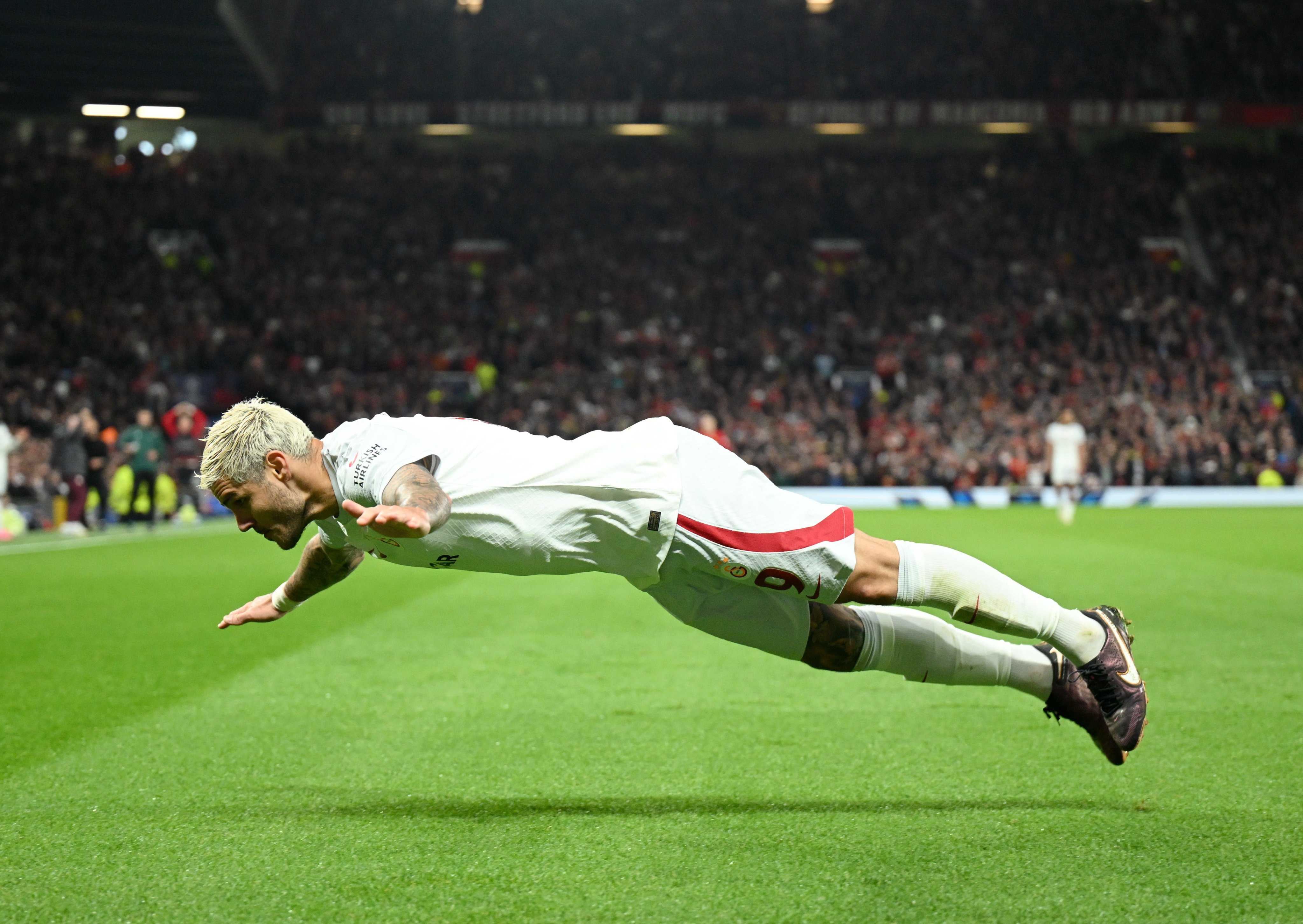 Galatasaray, Old Trafford'da Tarihi Zaferle Ayrıldı! 2 F7iwrffWQAA7ssr