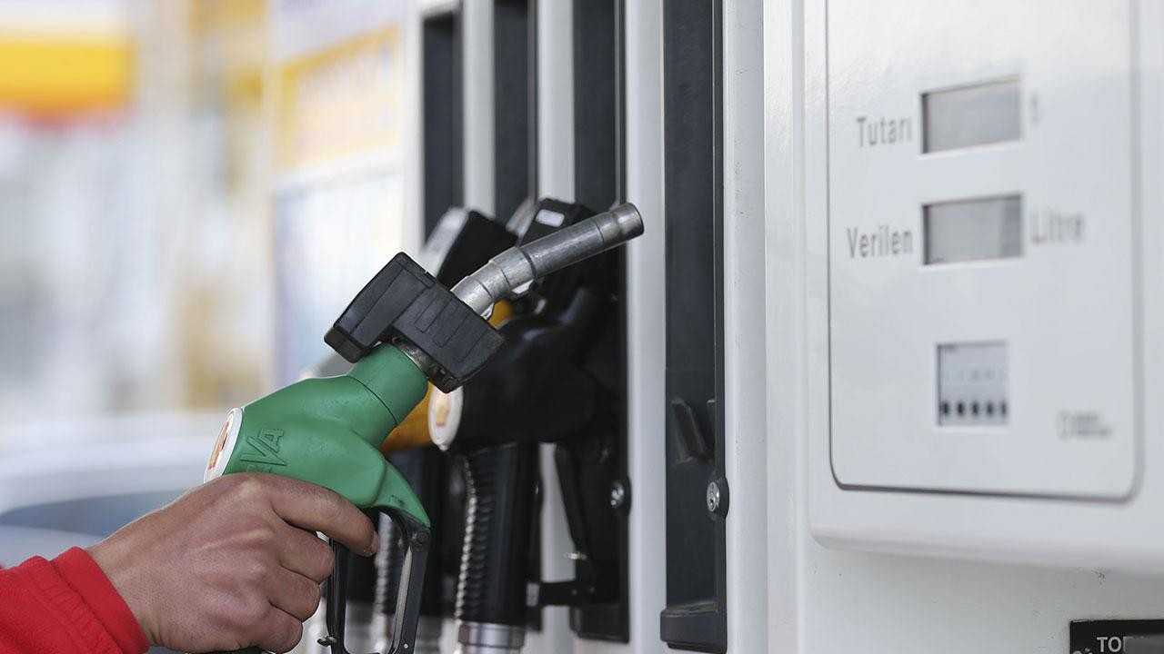 Benzine İndirim Üste İndirim! 24 saatte 3 lira 22 kuruş ucuzlayacak! 1 akaryakit vwDI cover