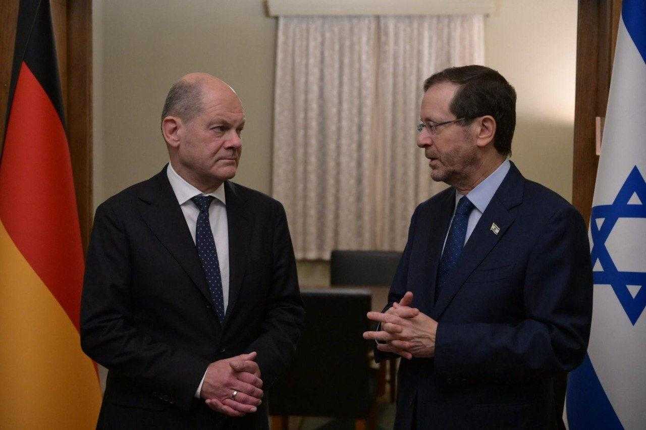 Alman Başbakanı Scholz, İsrail'den Ayrılmak Üzereyken Sirenler Çalınca Yere Yattı 3 almanya basbakani scholz israilden ayrilmak uzereyken sirenler calinca yere yatti 2 F7J2v5S9