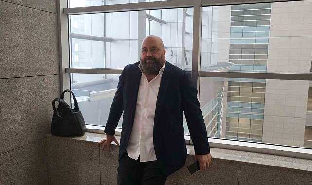 MasterChef'in Ünlü Şefi Hakim Karşısında! 4 besiktas39ta restoranin bahce duvari cokunce 1 kisi olmustu ibb de kusurlu bulundu