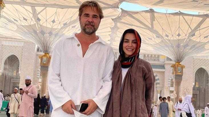 Engin Altan Düzyatan ve Neslişah Alkoçlar, Medine'de... 2 engin altan duzyatan ve neslisah alkoclar mescid 16455563 91