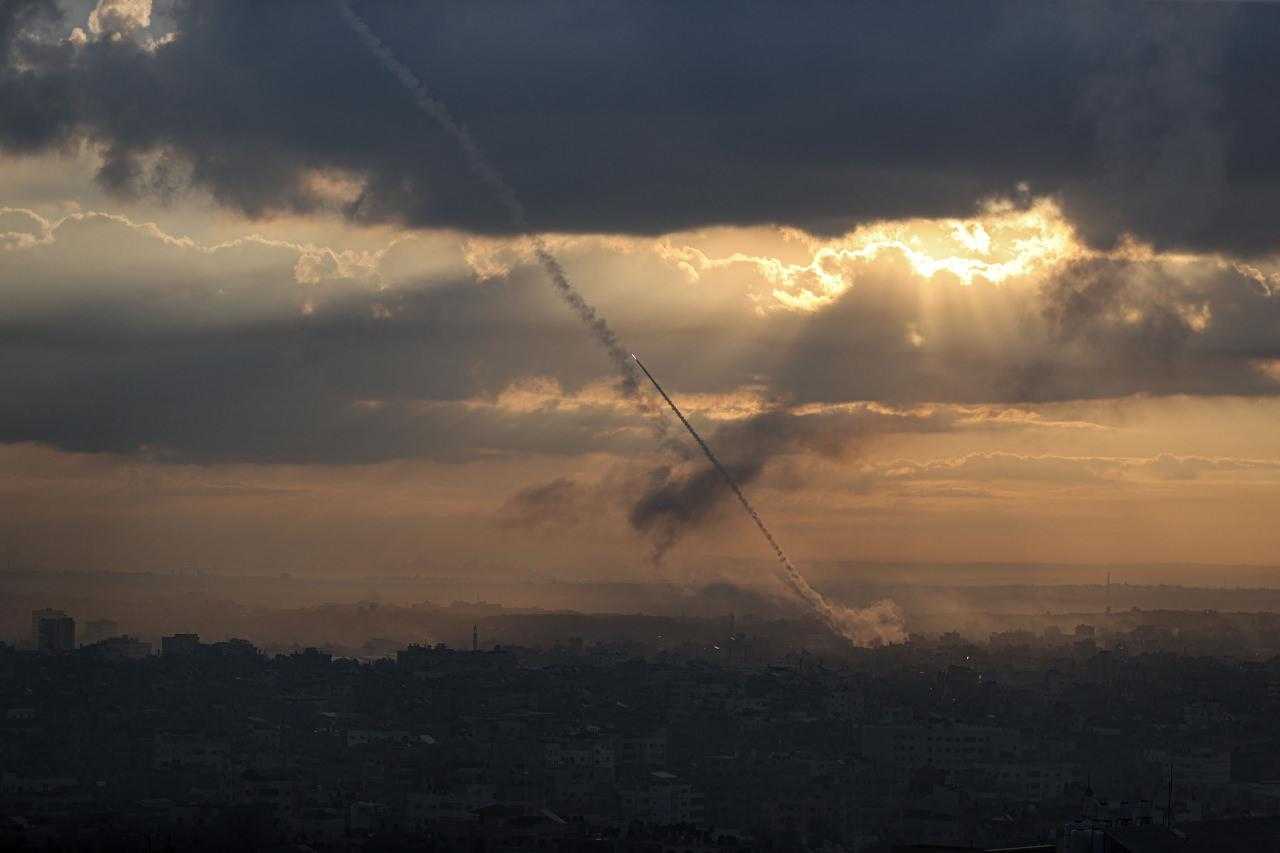 Gazze'den İsrail'e 5 Bin Roket Fırlatıldı, Hamas Operasyon Başlattı 1 gazzeden israile duzinelerce roket firlatildi hamas operasyon baslatti 1 pCMyjI9j