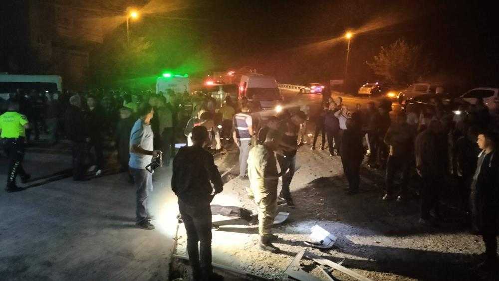 tir dugun konvoyundaki araca carpti 4 olu 3 yarali 1 aZvW3D1Y