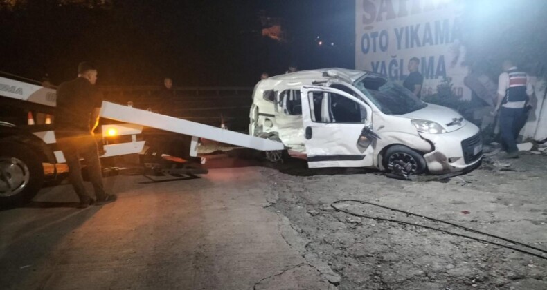 Tır, Düğün Konvoyundaki Araca Çarptı: 4 ölü, 3 yaralı