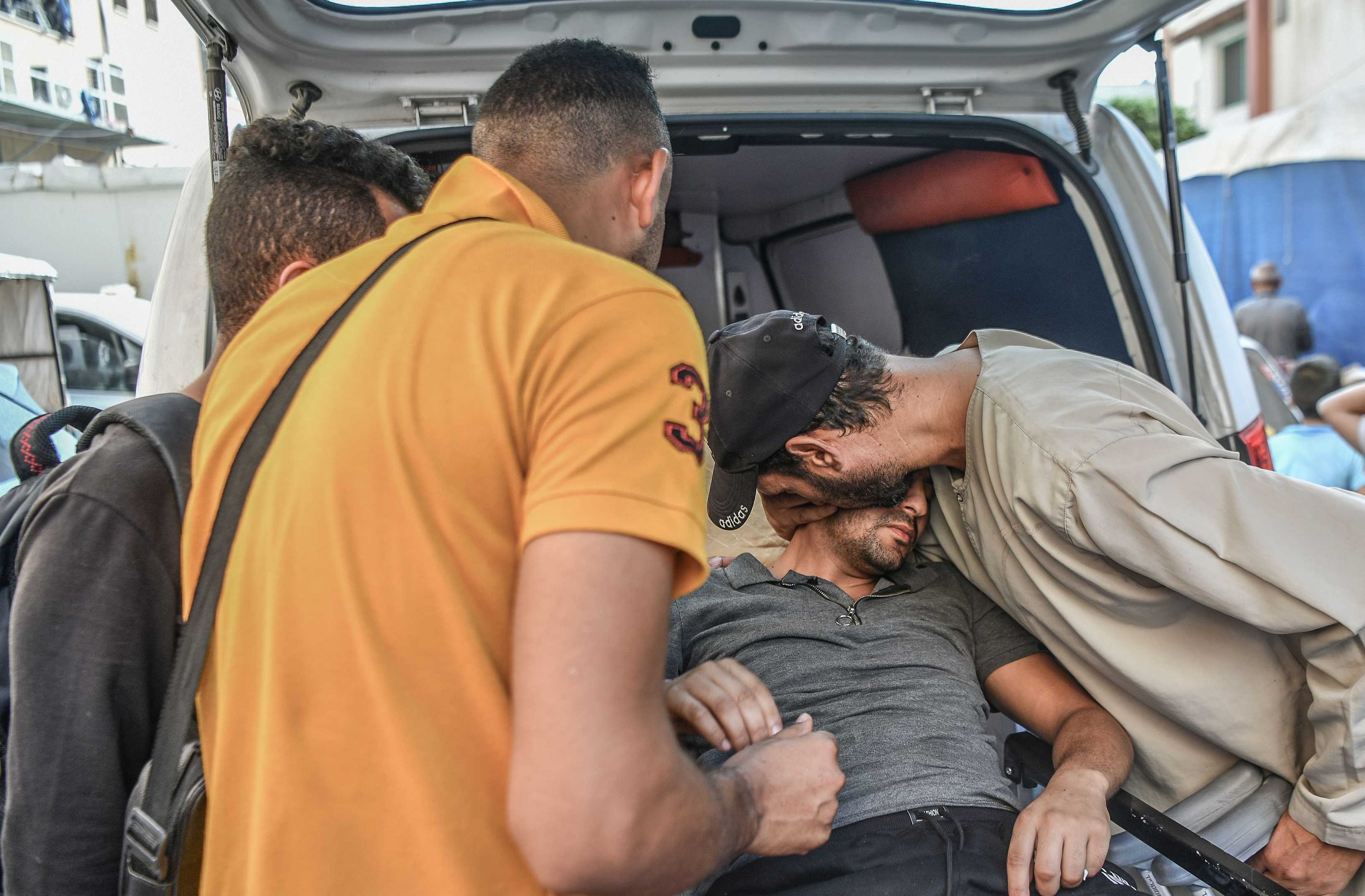 Refah Sınır Kapısı Açıldı! Yaralılar Hastanelere Gidiyor 5 AA 20231101 32594254 32594252 MISIRIN REFAH SINIR KAPISI GAZZEDEKI AGIR YARALILARIN TAHLIYESI ICIN ACILDI