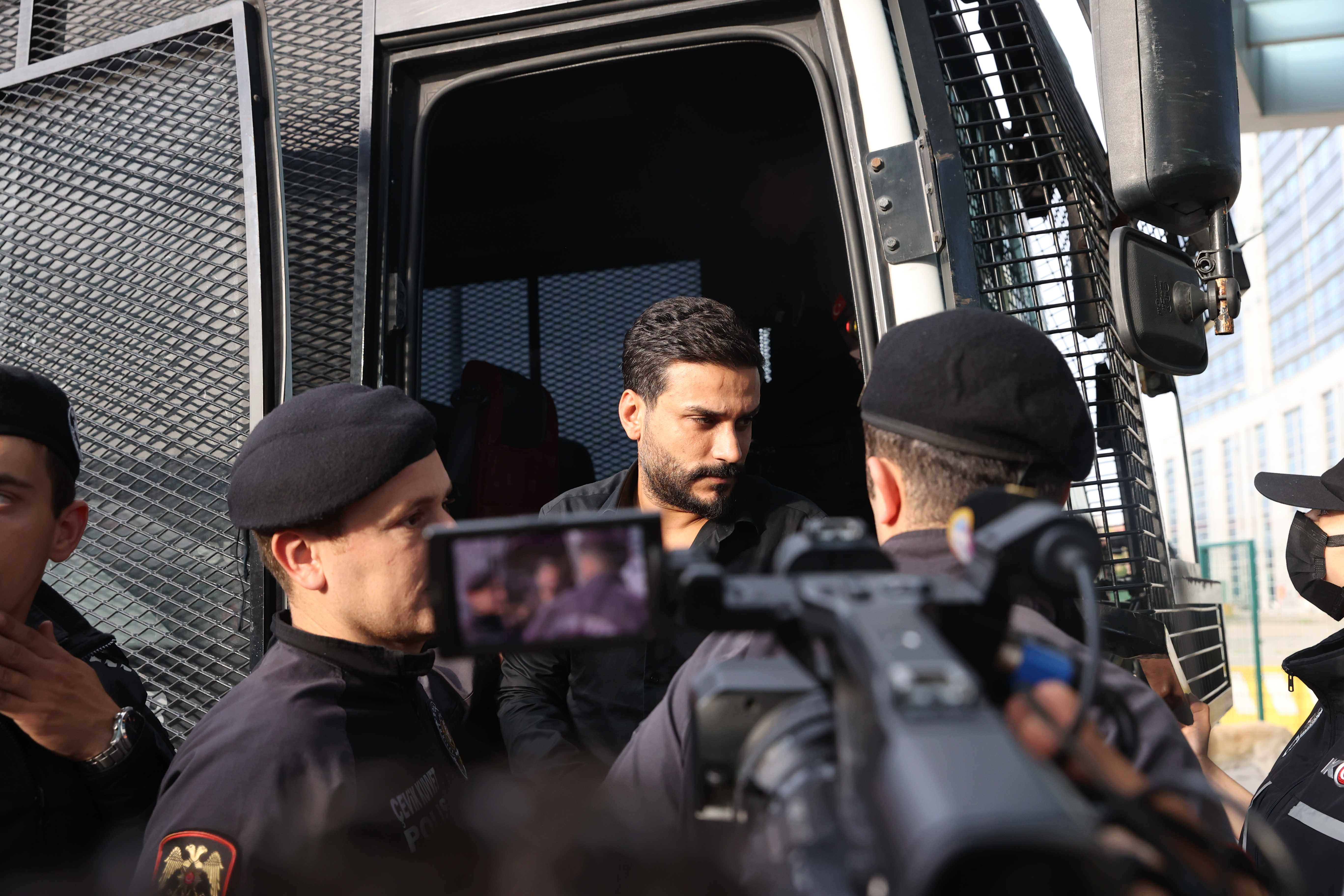 Dilan Polat ve Engin Polat Tutuklandı 1 AA 20231104 32644264 32644263 DILAN POLAT VE ENGIN POLAT SORUSTURMASINDA 18 SUPHELI ADLIYEYE SEVK EDILDI