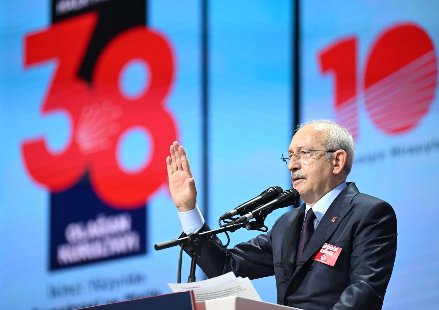 CHP Kurultayında Gergin Anlar: Kılıçdaroğlu'ndan Akşener'e Sert Eleştiriler! 5 AA 20231104 32648703 32648698 CHPNIN 38 OLAGAN KURULTAYI
