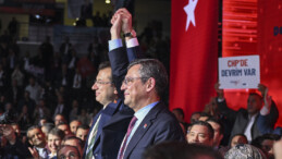 CHP’de Kardeşlik Köprüsü: İmamoğlu ve Özel’den Tarihi Buluşma!