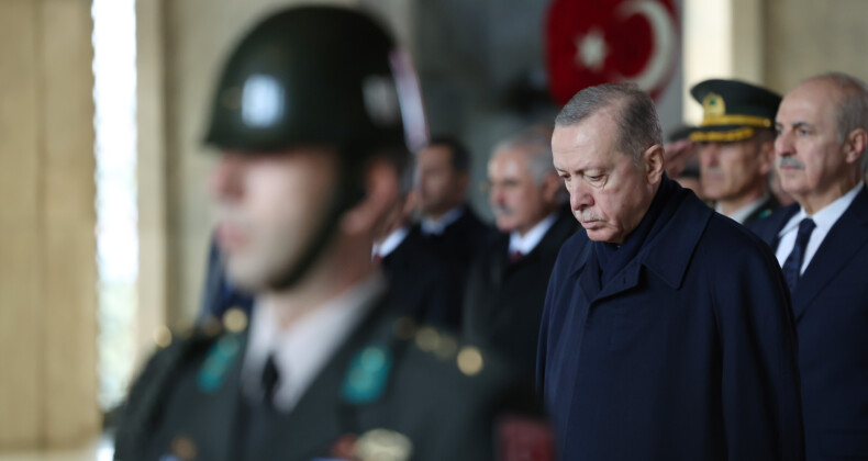 Anıtkabir Özel Defteri’ni İmzalayan Erdoğan’dan Türkiye Yüzyılı Vurgusu