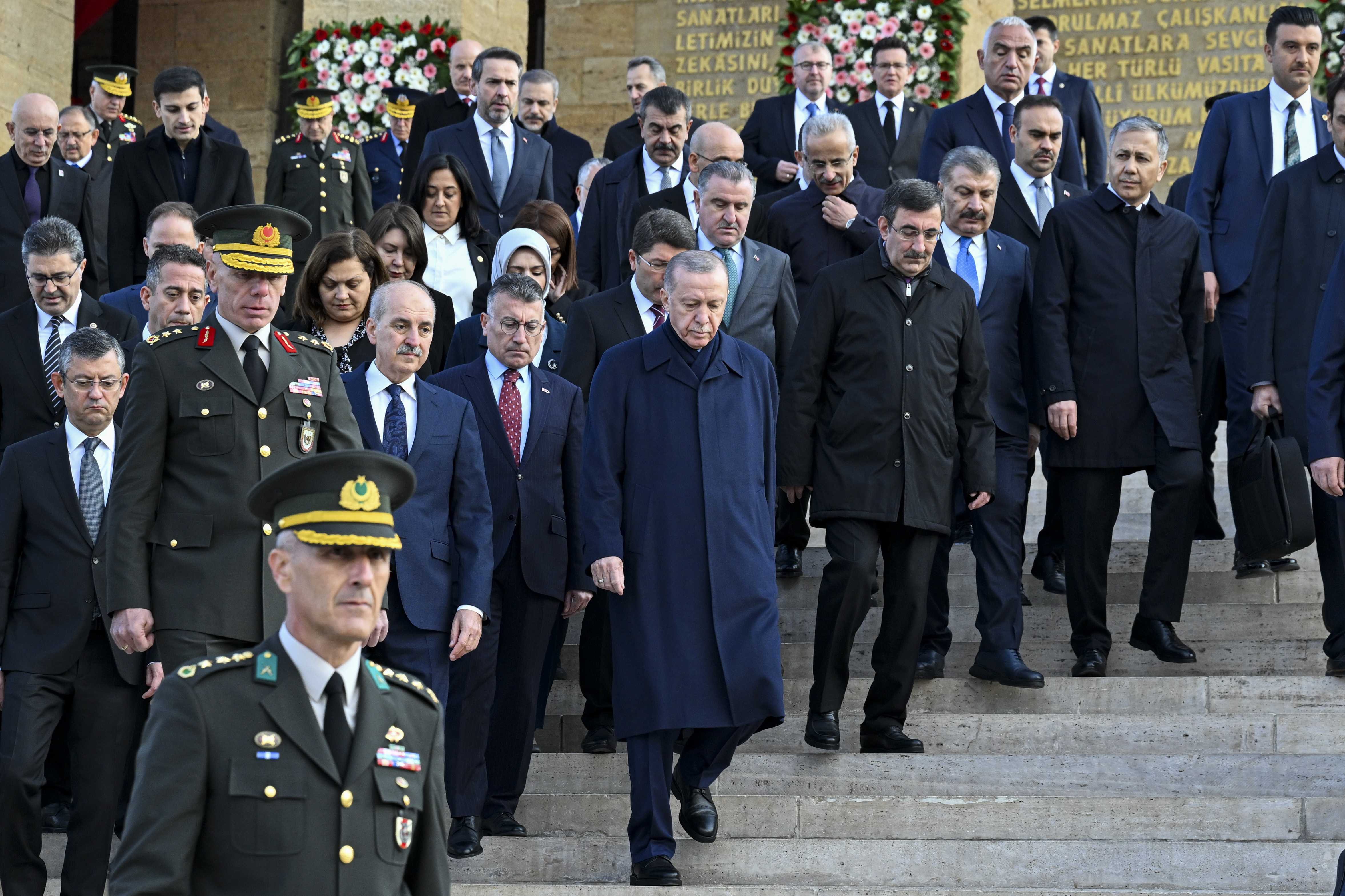 AA 20231110 32781244 32781241 BUYUK ONDER ATATURK ICIN ANITKABIRDE DEVLET TORENI DUZENLENDI