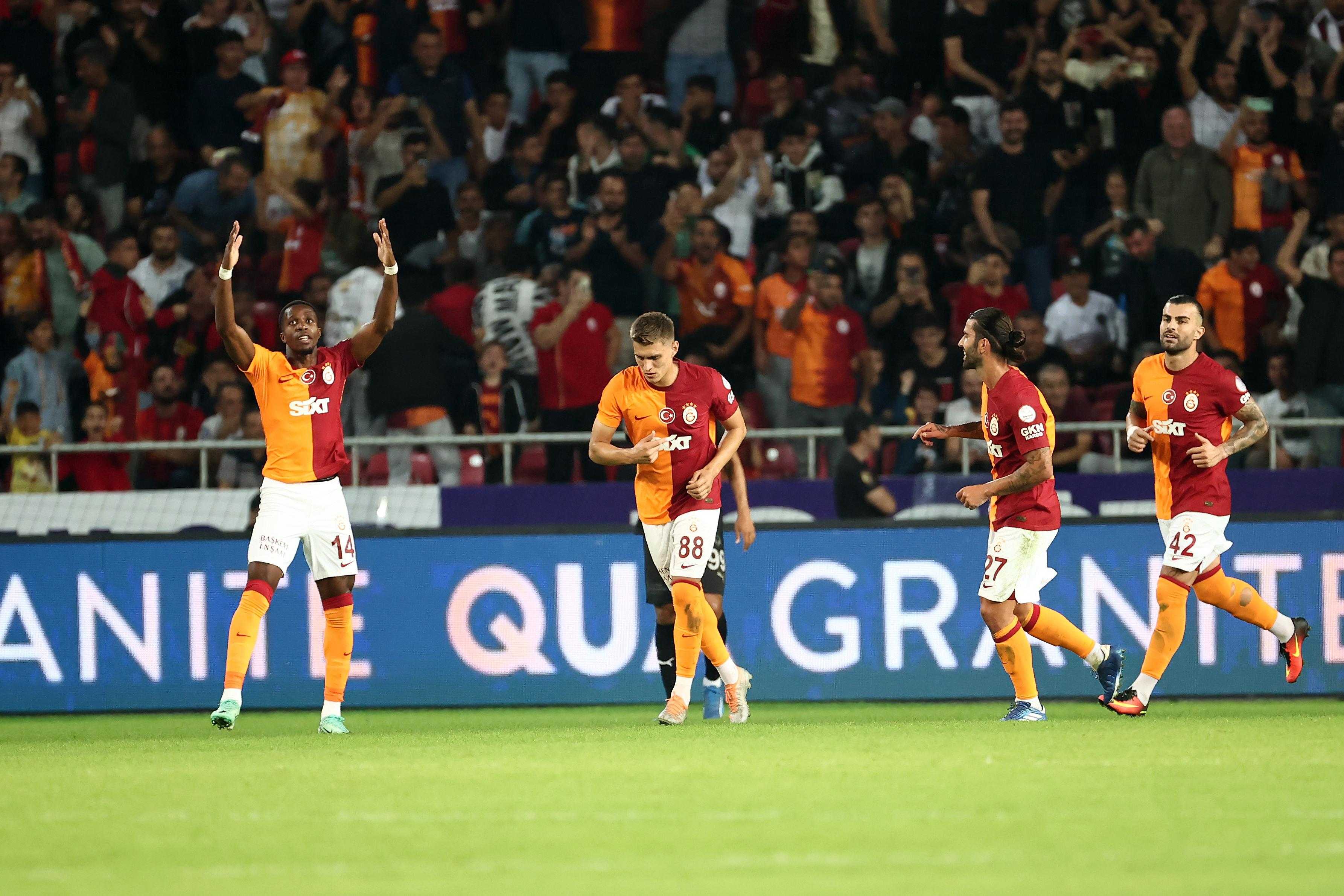 Lider Galatasaray, Hatayspor'a 2-1 Yenildi: Seri Sona Erdi! 2 AA 20231111 32816208 32816207 ATAKAS HATAYSPOR GALATASARAY
