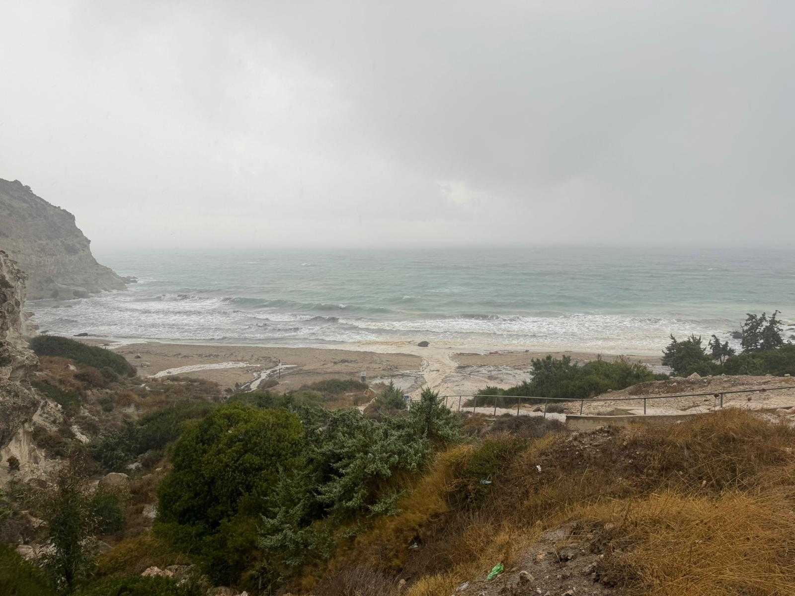 İzmir Çeşme'de Facia: 5 Düzensiz Göçmen Hayatını Kaybetti 1 AA 20231113 32850467 32850460 IZMIR CESMEDE BATAN LASTIK BOTTAKI 5 DUZENSIZ GOCMEN OLDU