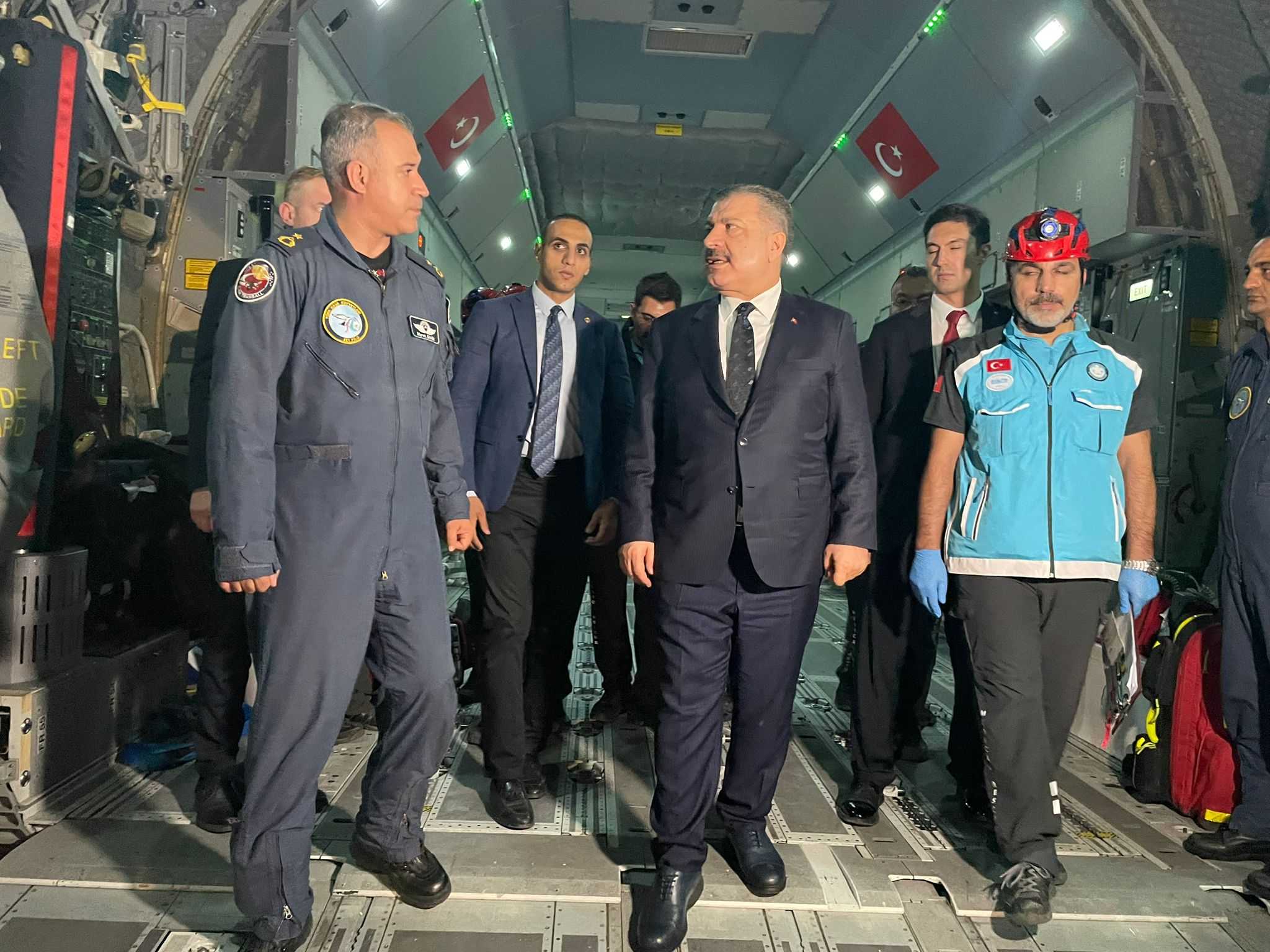 AA 20231115 32899937 32899935 SAGLIK BAKANI KOCA GAZZELI HASTALARIN GETIRILDIGI EL ARIS HAVALIMANINDA