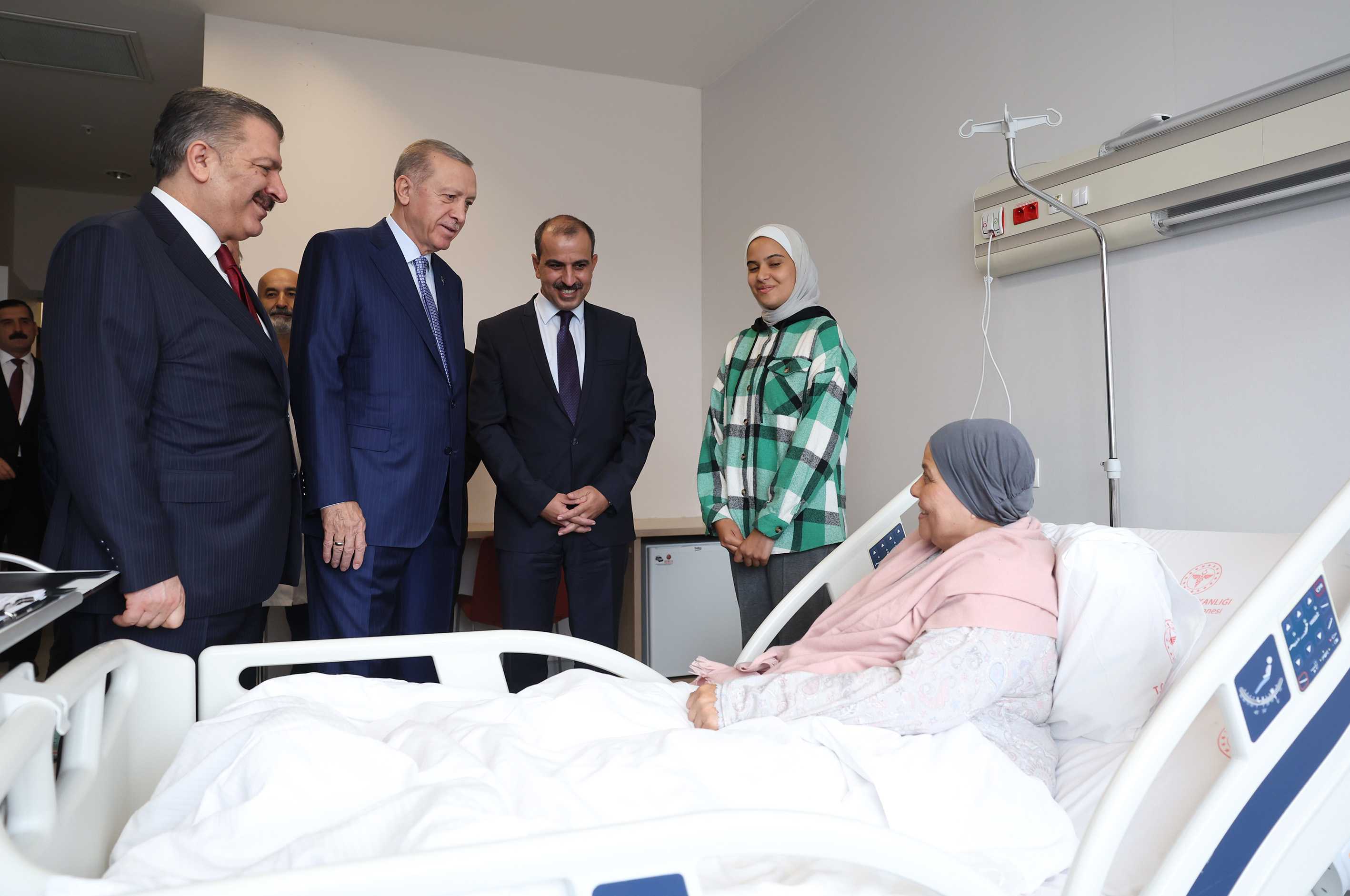 Gazze'den Gelen Kanser Hastalarına Türkiye Şefkati 3 AA 20231116 32916096 32916089 CUMHURBASKANI ERDOGAN GAZZEDEN GETIRILEN HASTALARI ZIYARET ETTI
