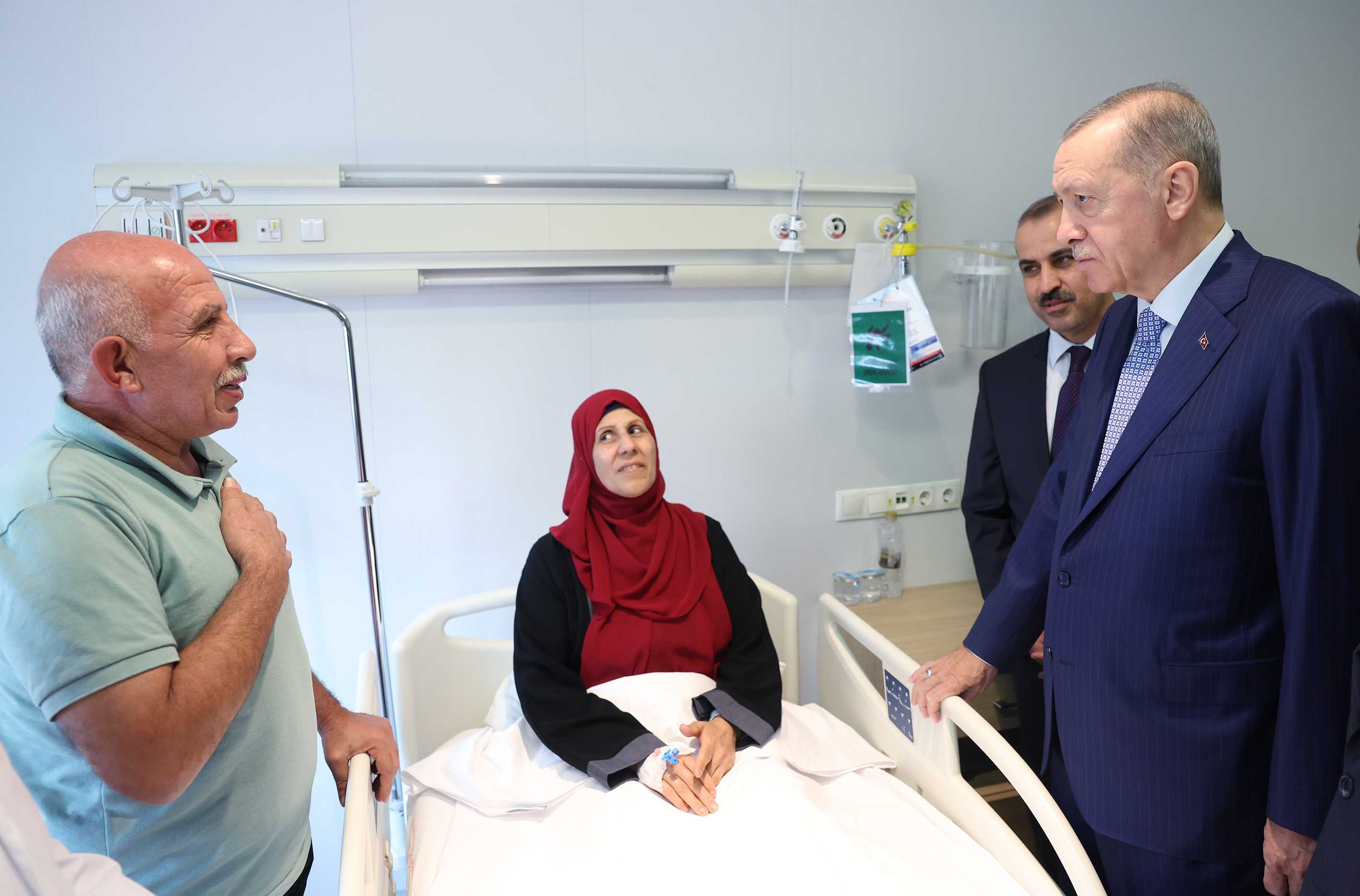 Gazze'den Gelen Kanser Hastalarına Türkiye Şefkati 5 AA 20231116 32916096 32916094 CUMHURBASKANI ERDOGAN GAZZEDEN GETIRILEN HASTALARI ZIYARET ETTI