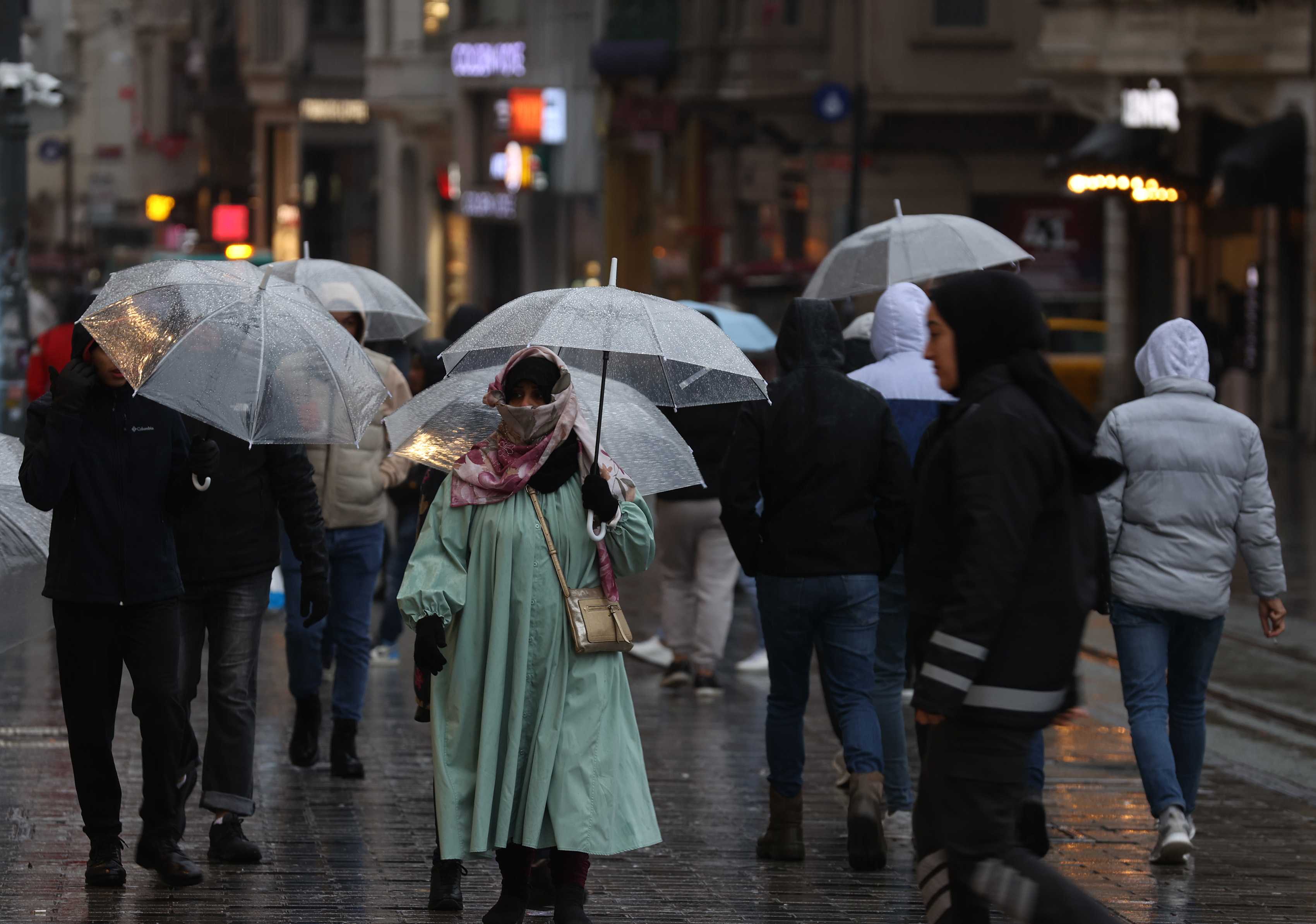 AFAD'dan İstanbul İçin Acil Sağanak ve Fırtına Uyarısı! 1 AA 20231119 32961412 32961410 ISTANBULDA SAGANAK ETKILI OLDU