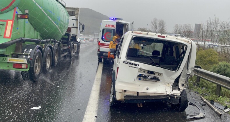 Anadolu Otoyolu’nda Trafik Kazası: Bir Aileden 5 Kişi Yaralandı