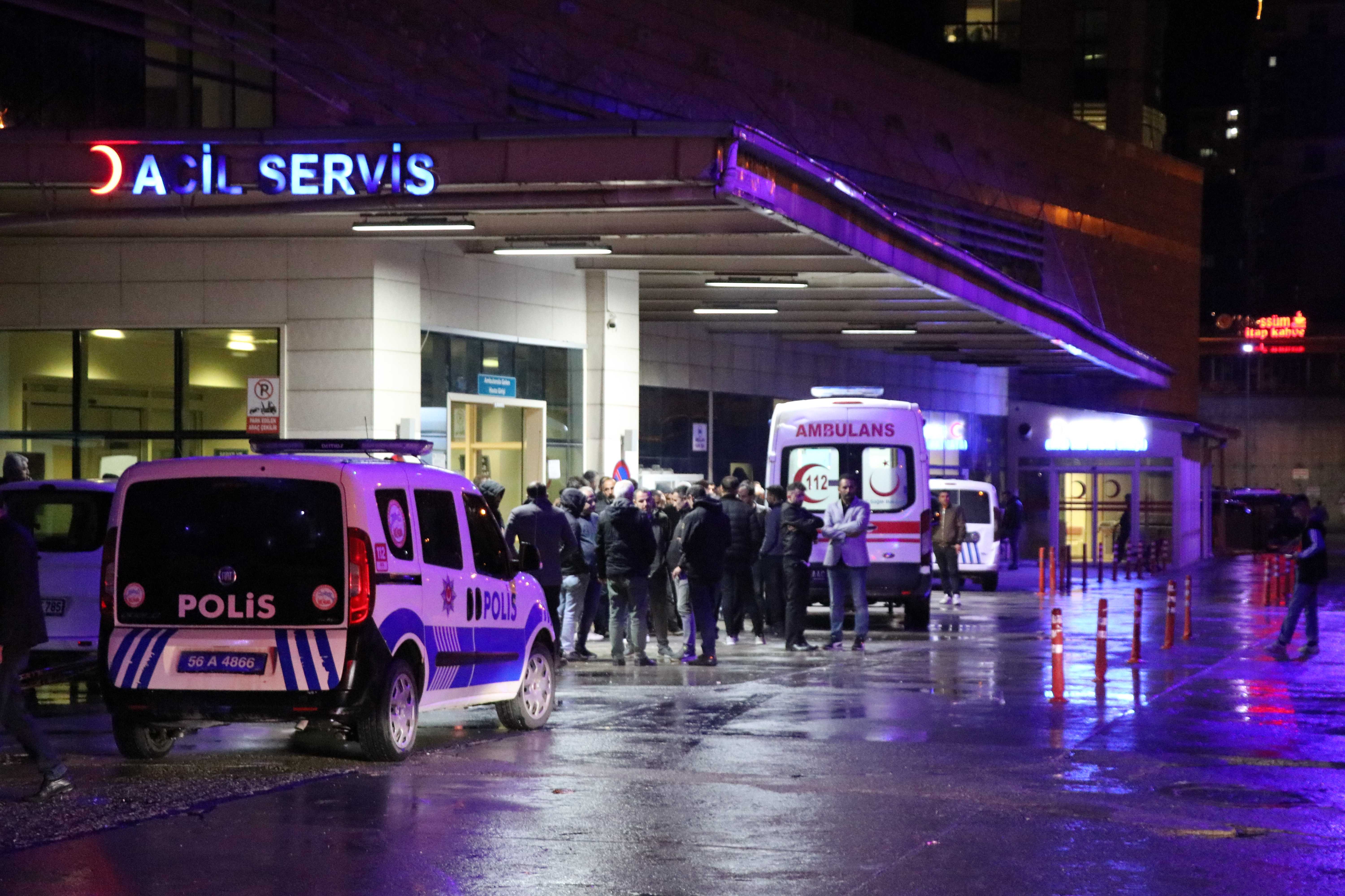 Siirt'te Trafik Kazası: 1 Çocuk Öldü, 8 Yaralı 1 AA 20231119 32967110 32967108 SIIRTTE DEVRILEN OTOMOBILDEKI 1 COCUK OLDU 8 KISI YARALANDI